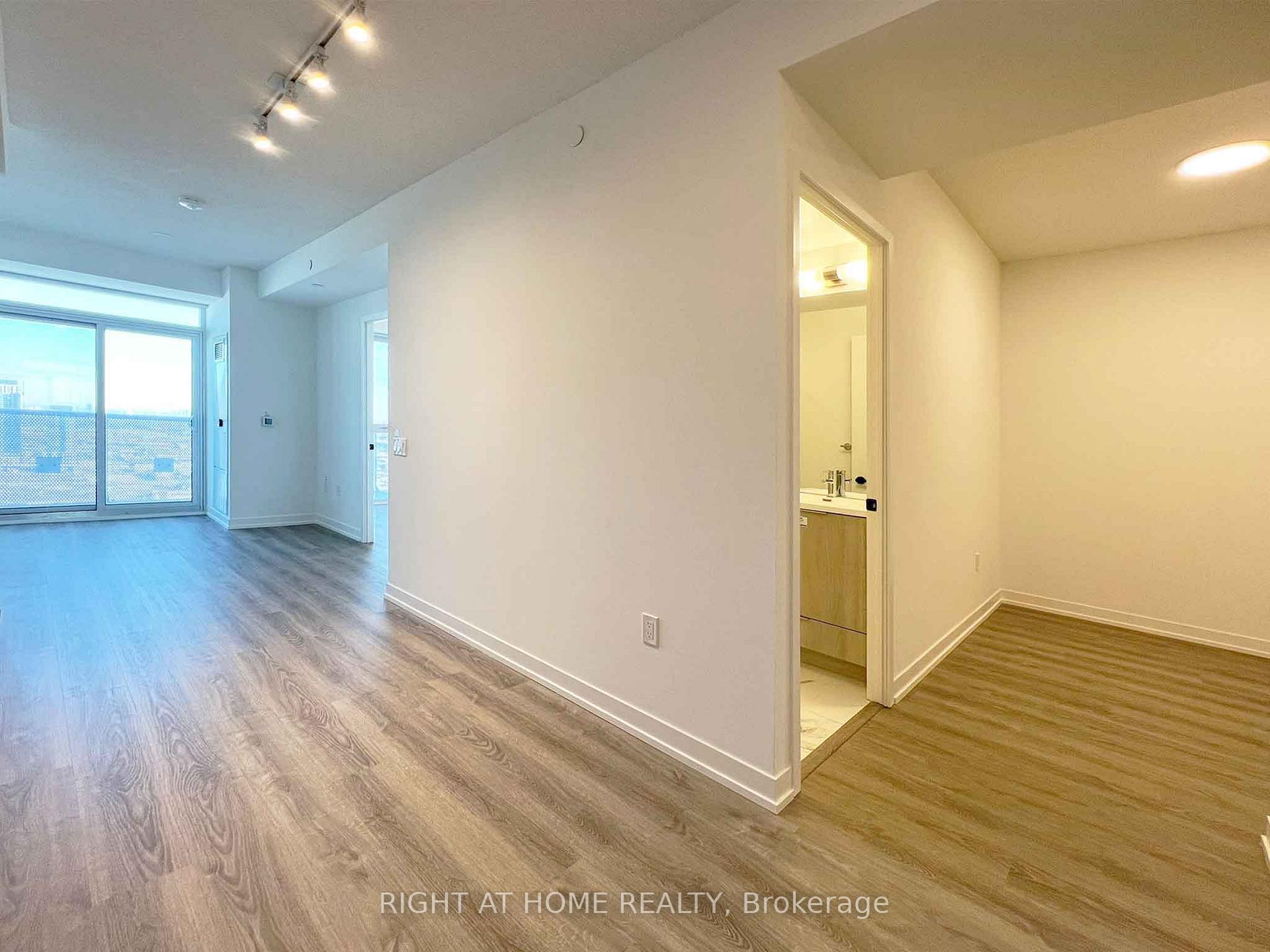 Photo 5 of Unit 3907, 8 Interchange Way, Vaughan, Vaughan Corporate Centre — HOMEH