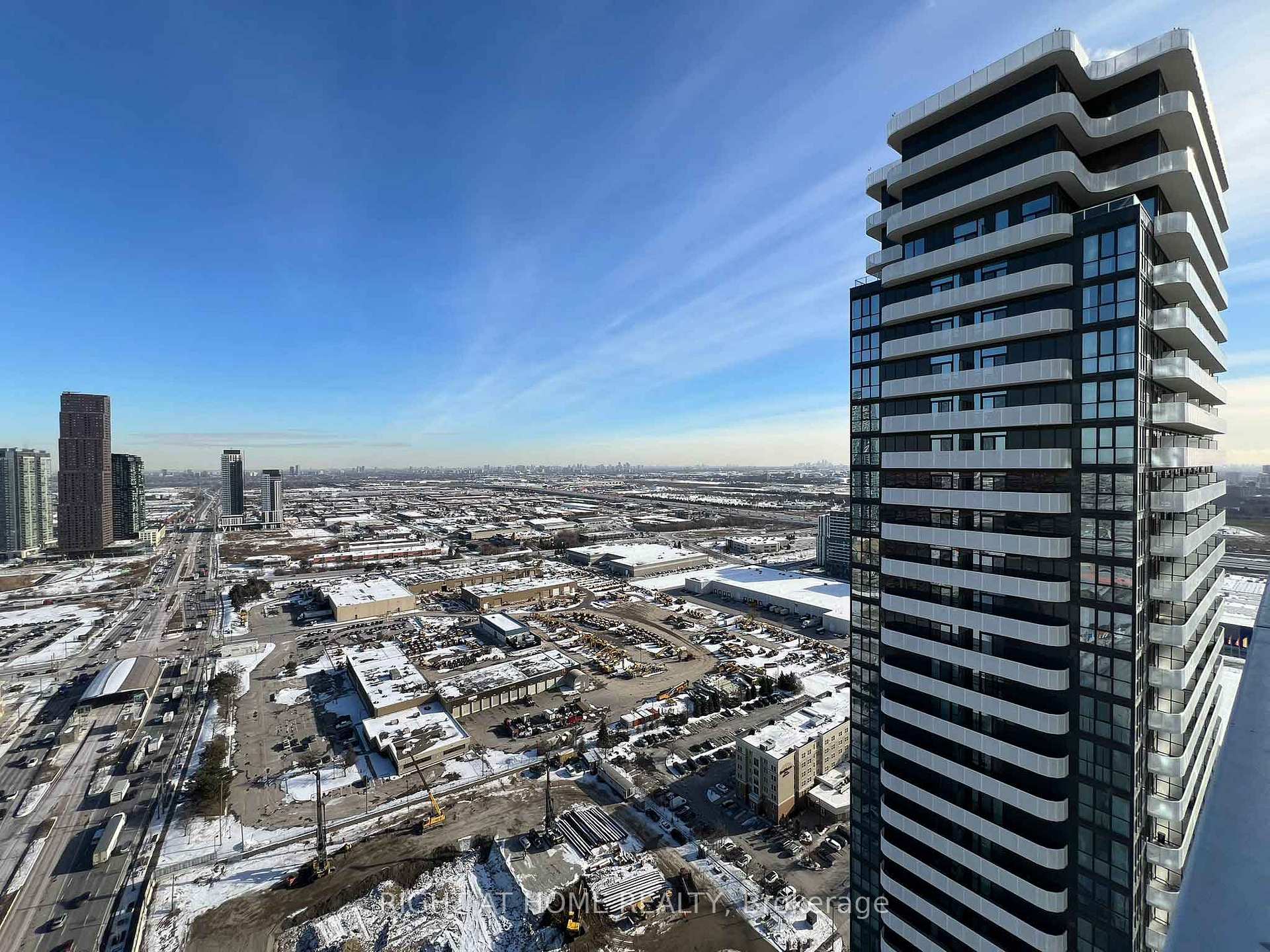 Photo 12 of Unit 3907, 8 Interchange Way, Vaughan, Vaughan Corporate Centre — HOMEH