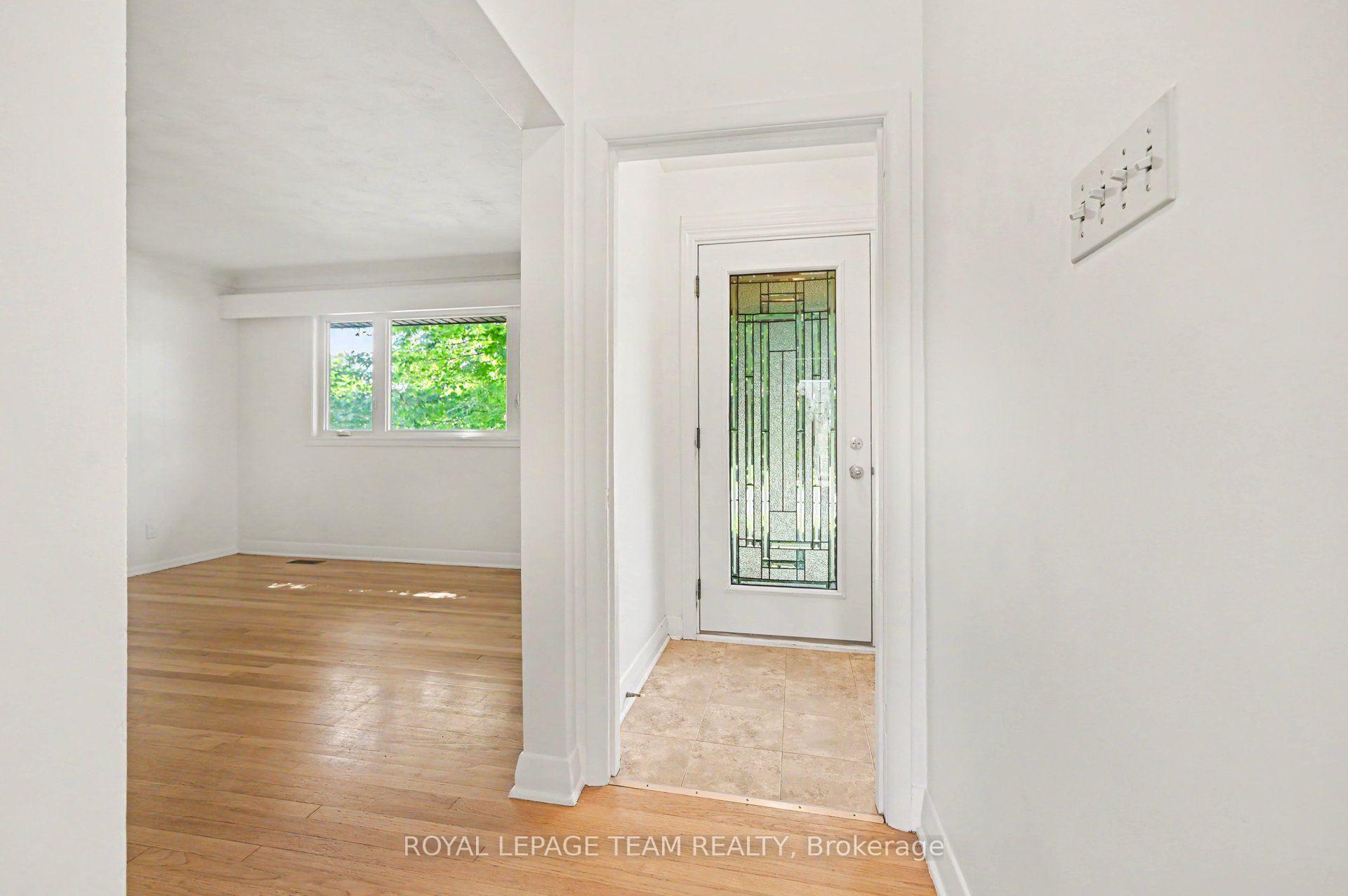Photo 4 of 3 Donna Street, Ottawa, Meadowlands/Crestview — HOMEH