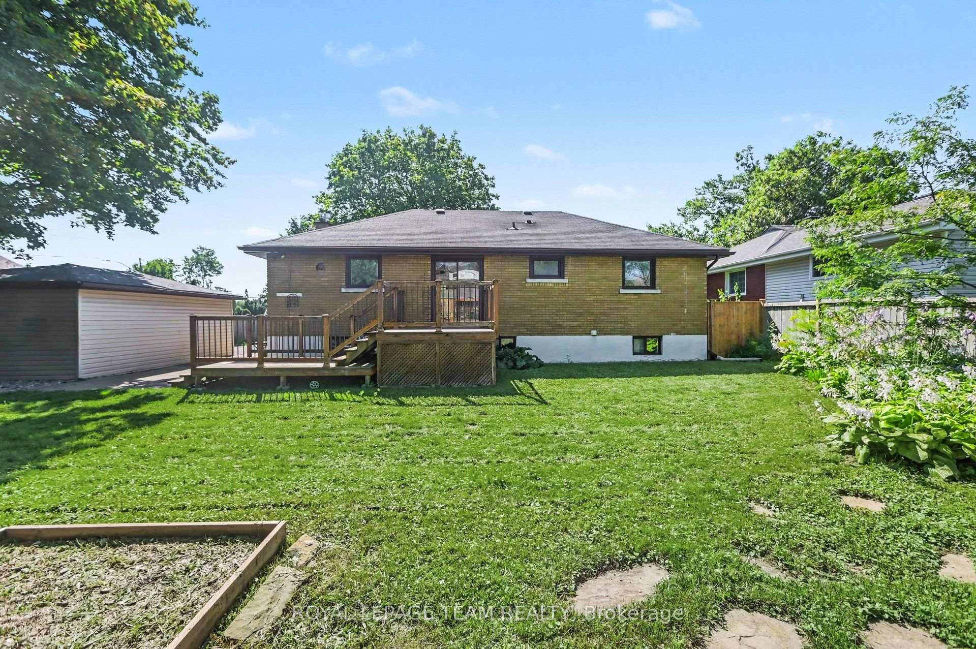 Photo 38 of 3 Donna Street, Ottawa, Meadowlands/Crestview — HOMEH