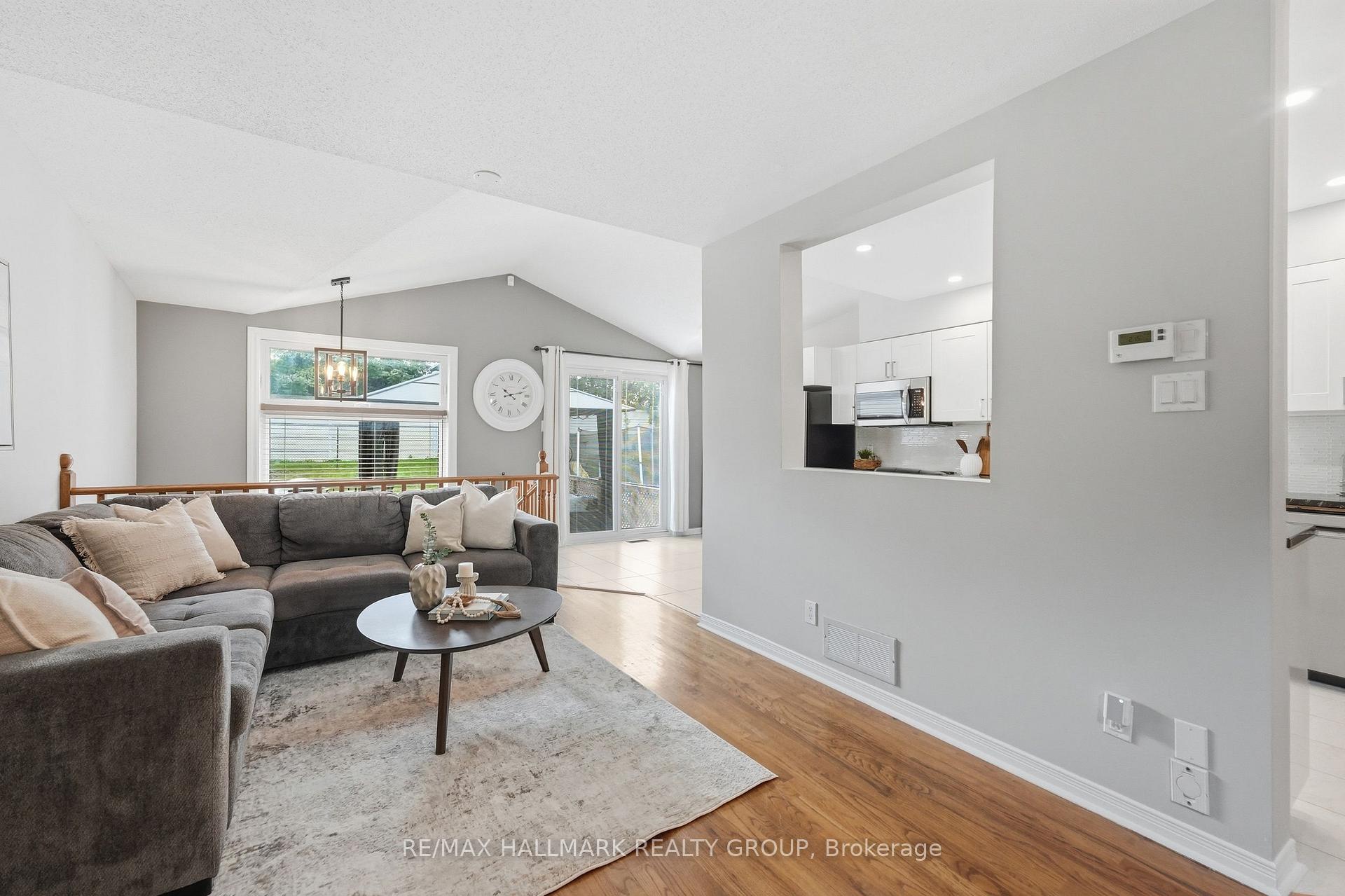 Photo 8 of 107 Bishops Mills Way, Ottawa, Kanata - Beaverbrook — HOMEH