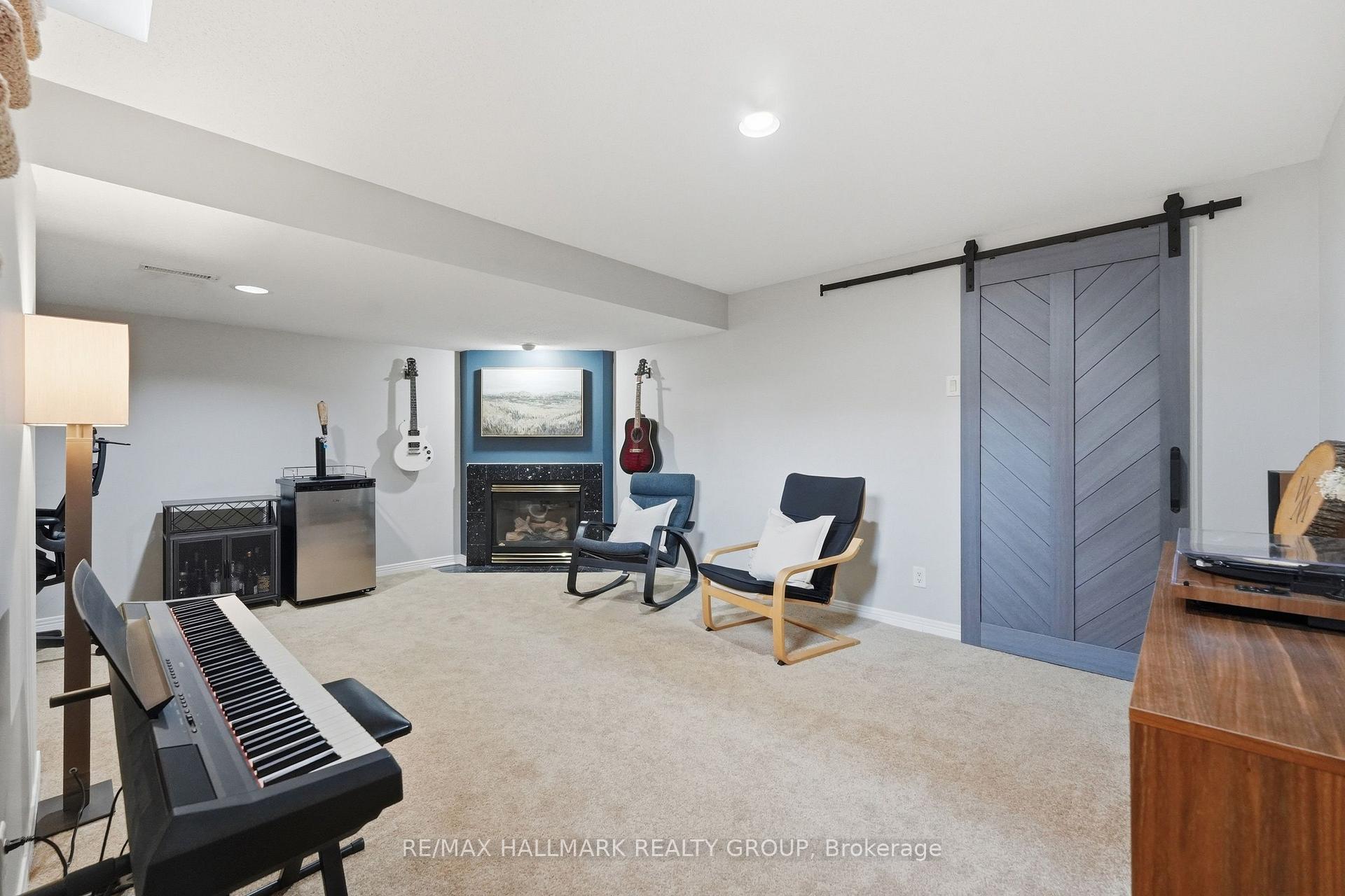 Photo 33 of 107 Bishops Mills Way, Ottawa, Kanata - Beaverbrook — HOMEH