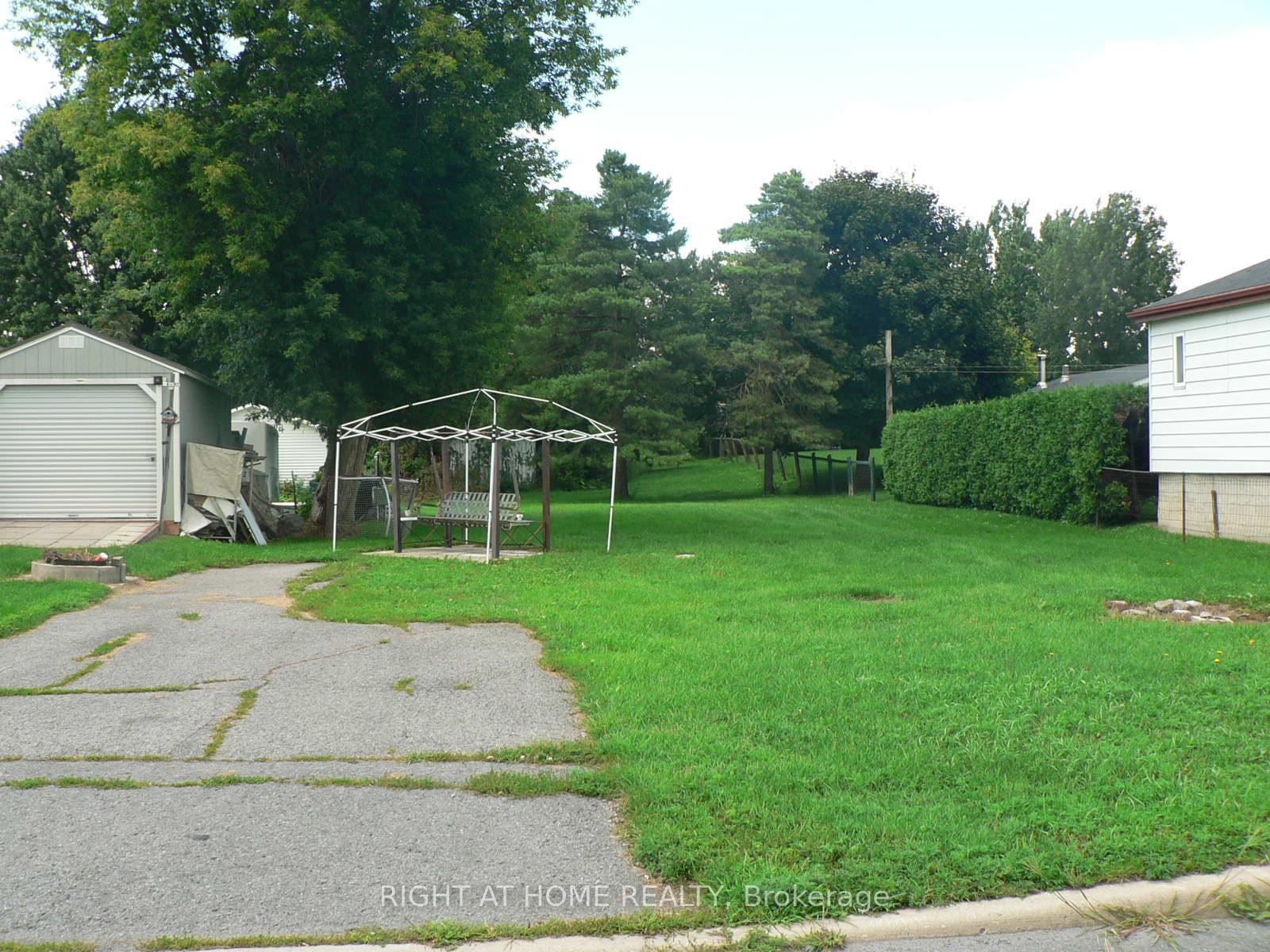 Photo 9 of 79 St James Street, North Glengarry, Alexandria — HOMEH