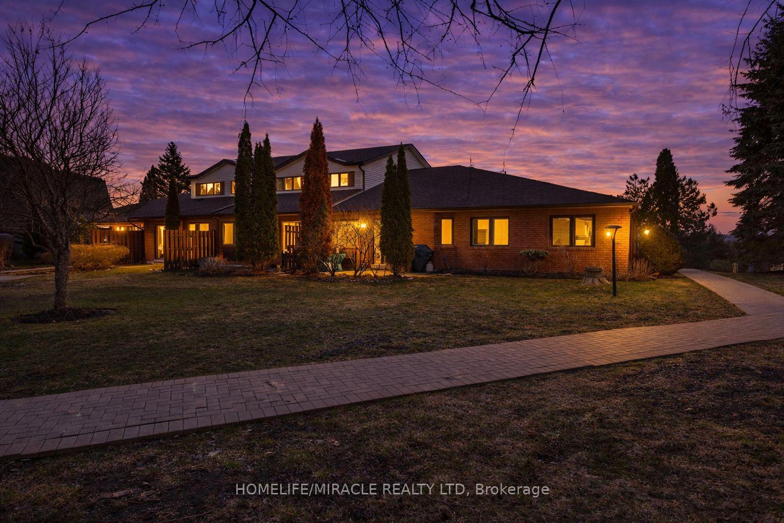 Photo 2 of Unit 32, 36 Champlain Crescent, Peterborough, Northcrest Ward 5 — HOMEH