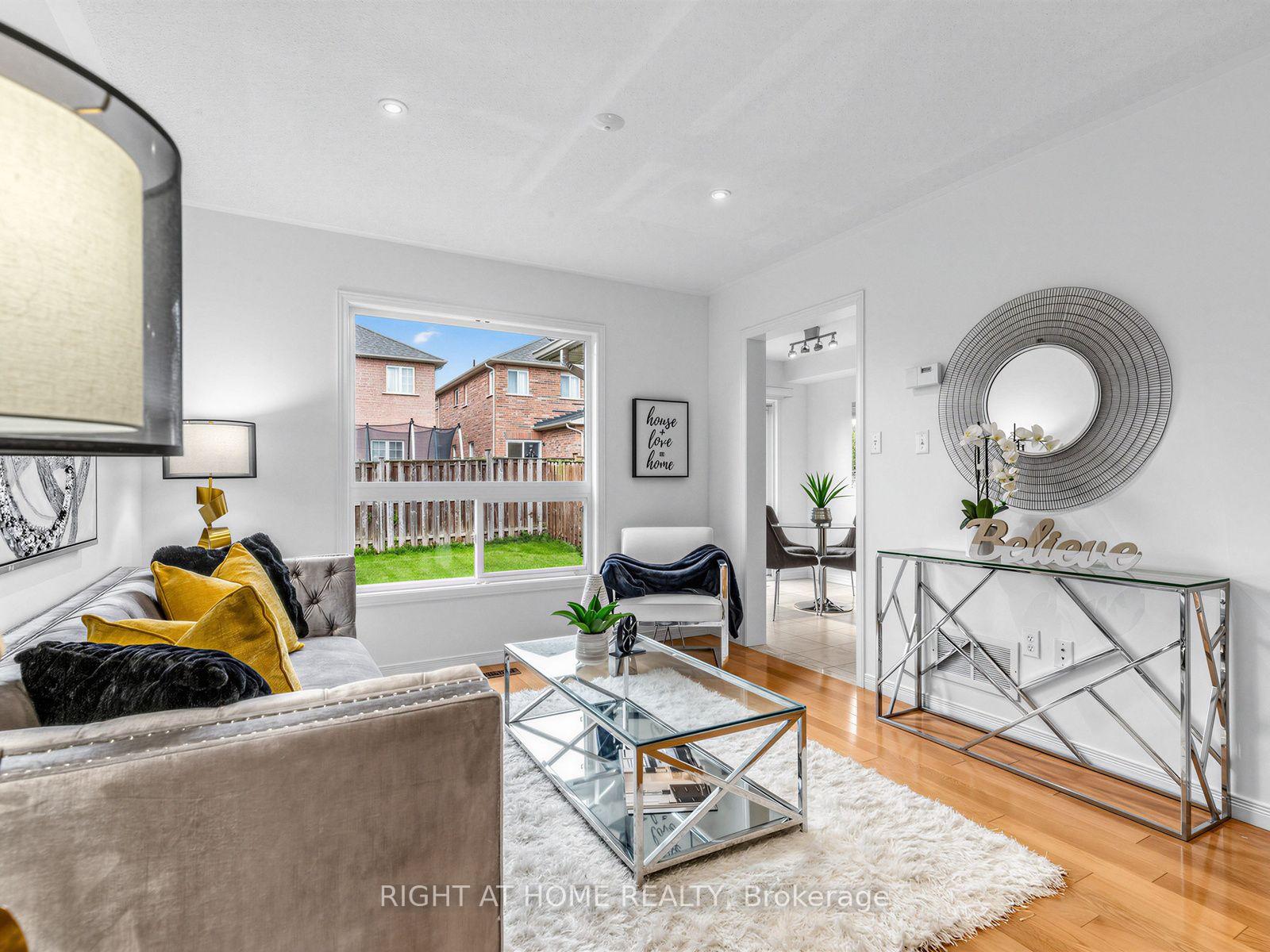 Photo 4 of 81 Briarcrest Drive, Markham, Berczy — HOMEH