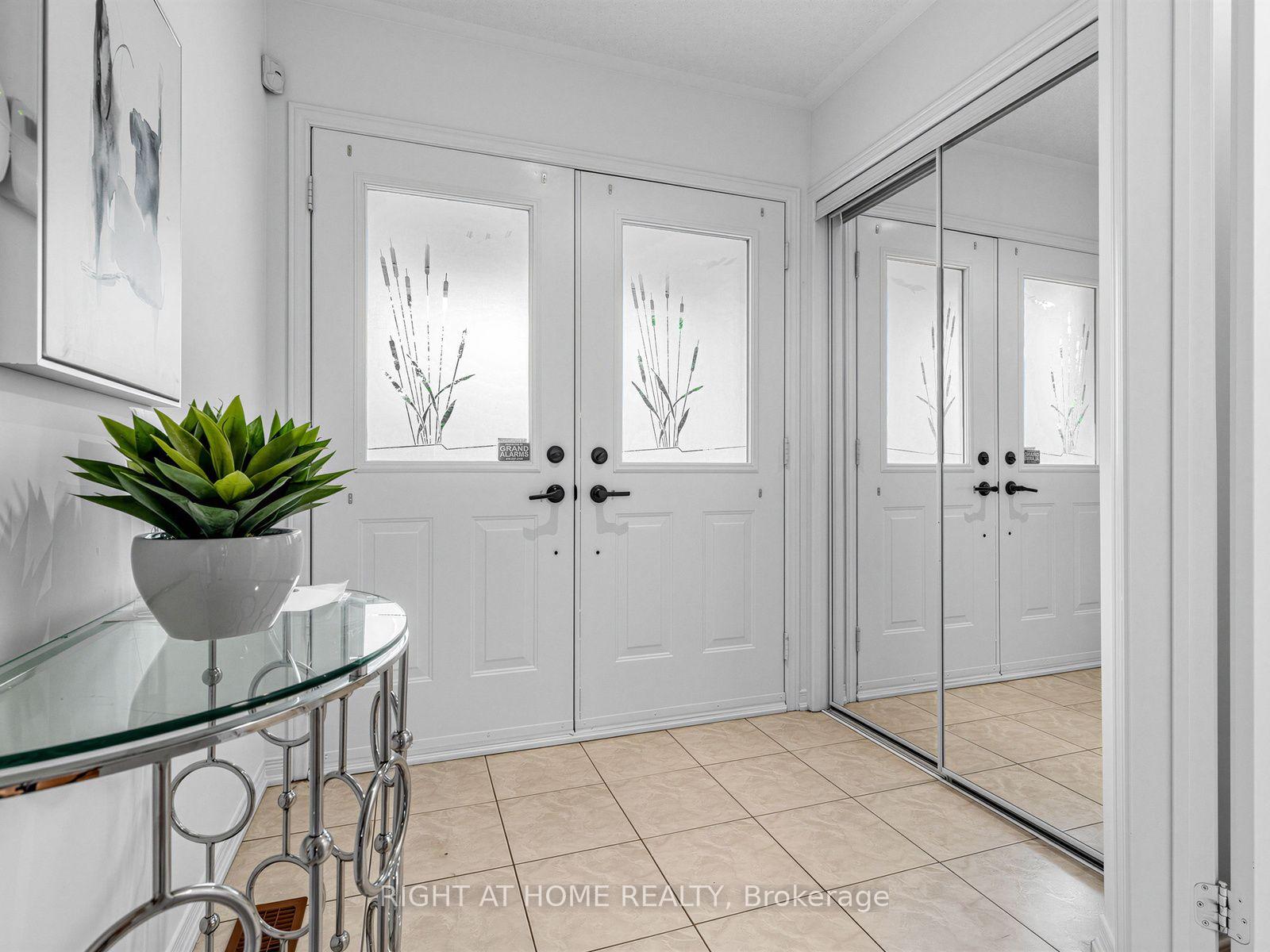 Photo 6 of 81 Briarcrest Drive, Markham, Berczy — HOMEH