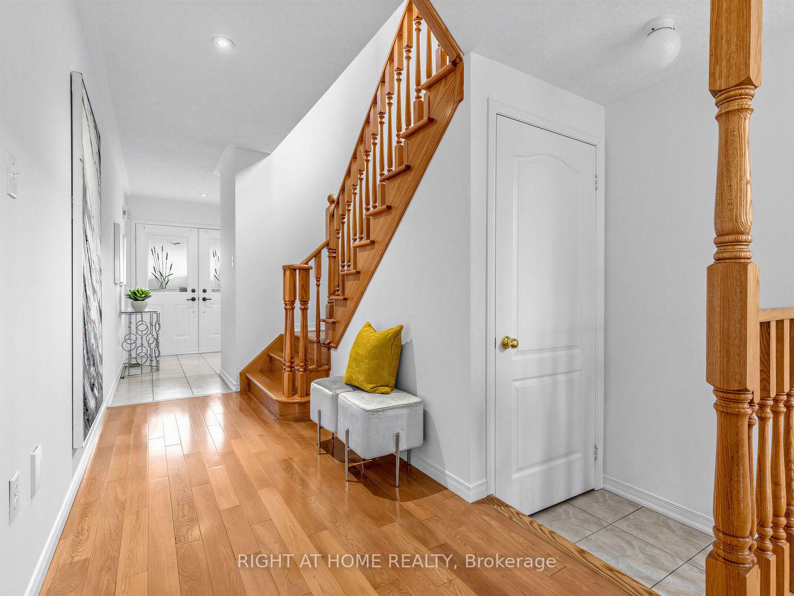 Photo 9 of 81 Briarcrest Drive, Markham, Berczy — HOMEH
