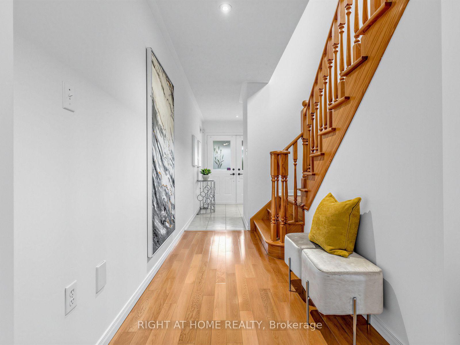Photo 10 of 81 Briarcrest Drive, Markham, Berczy — HOMEH