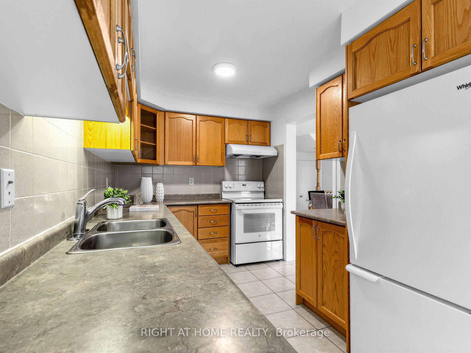 Photo 14 of 81 Briarcrest Drive, Markham, Berczy — HOMEH