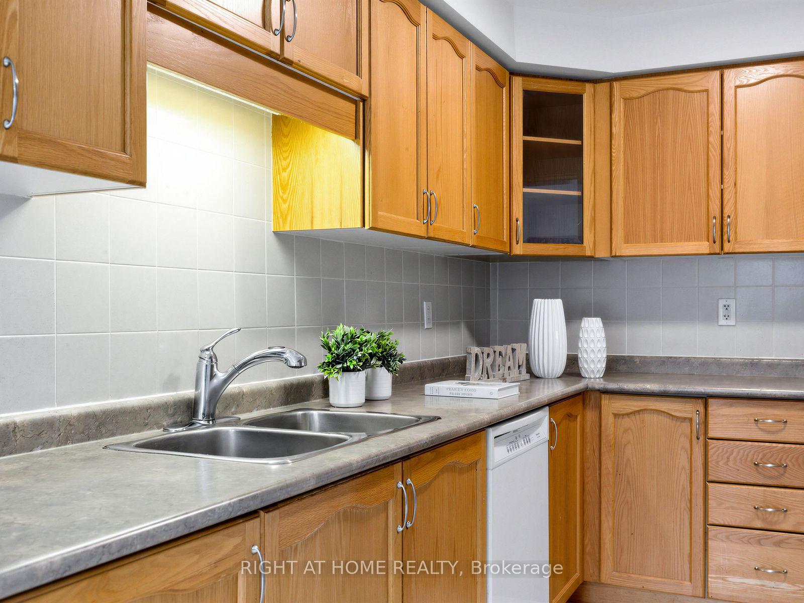 Photo 15 of 81 Briarcrest Drive, Markham, Berczy — HOMEH