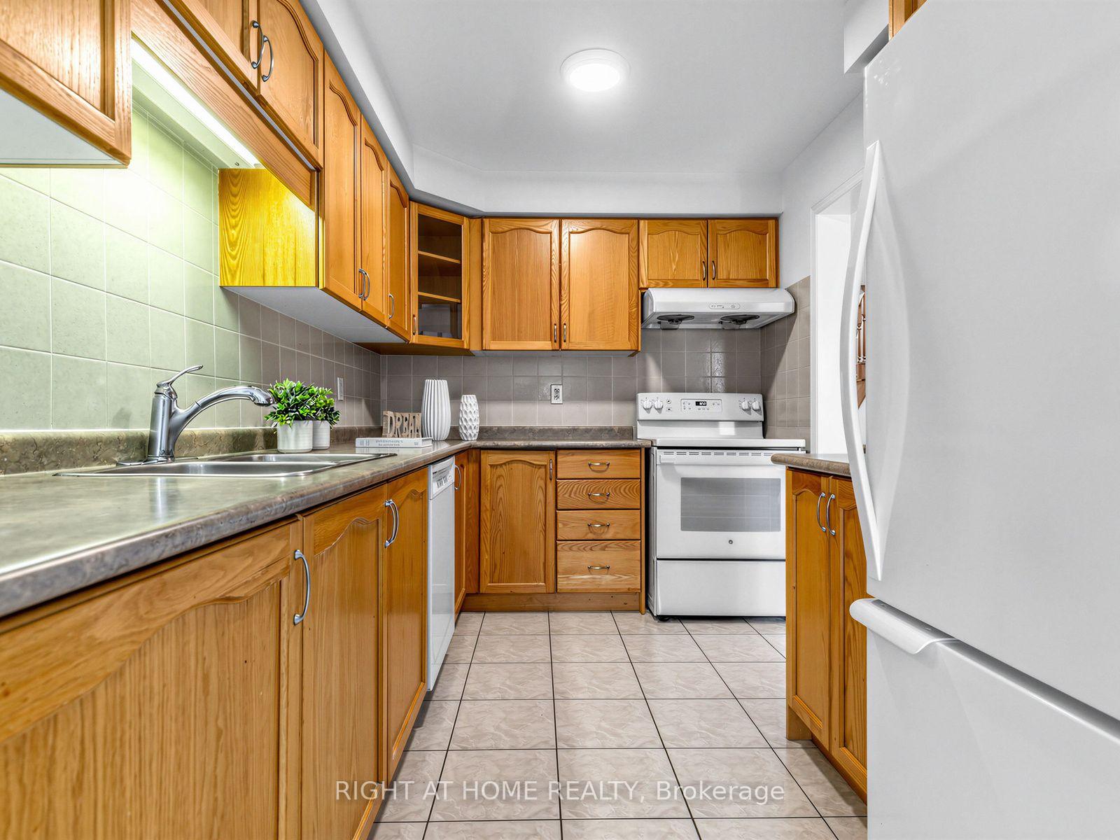 Photo 16 of 81 Briarcrest Drive, Markham, Berczy — HOMEH