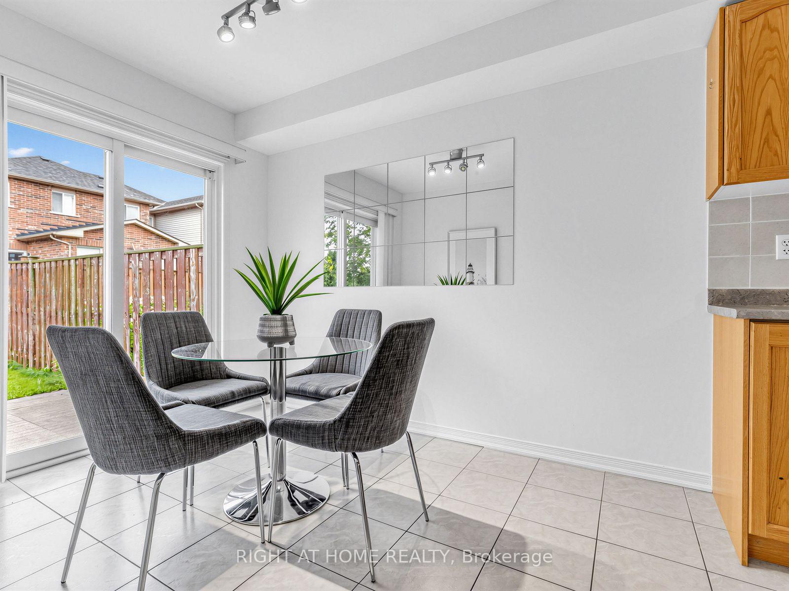 Photo 17 of 81 Briarcrest Drive, Markham, Berczy — HOMEH
