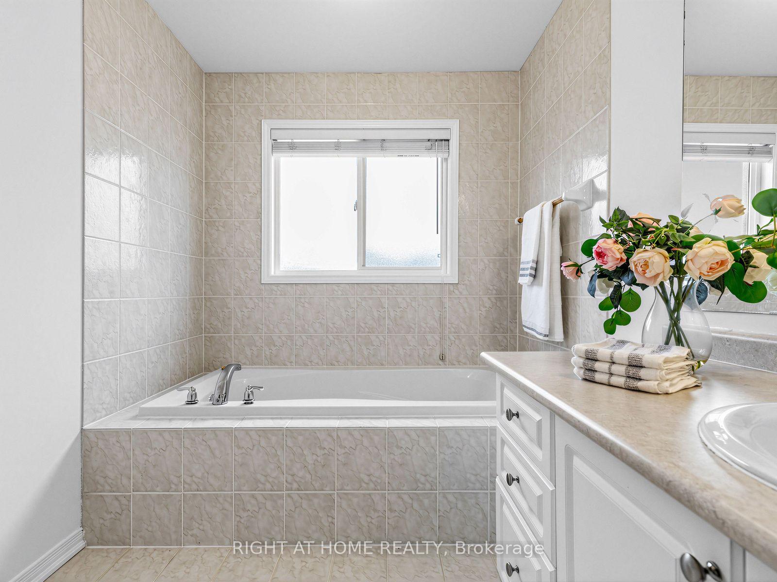Photo 29 of 81 Briarcrest Drive, Markham, Berczy — HOMEH