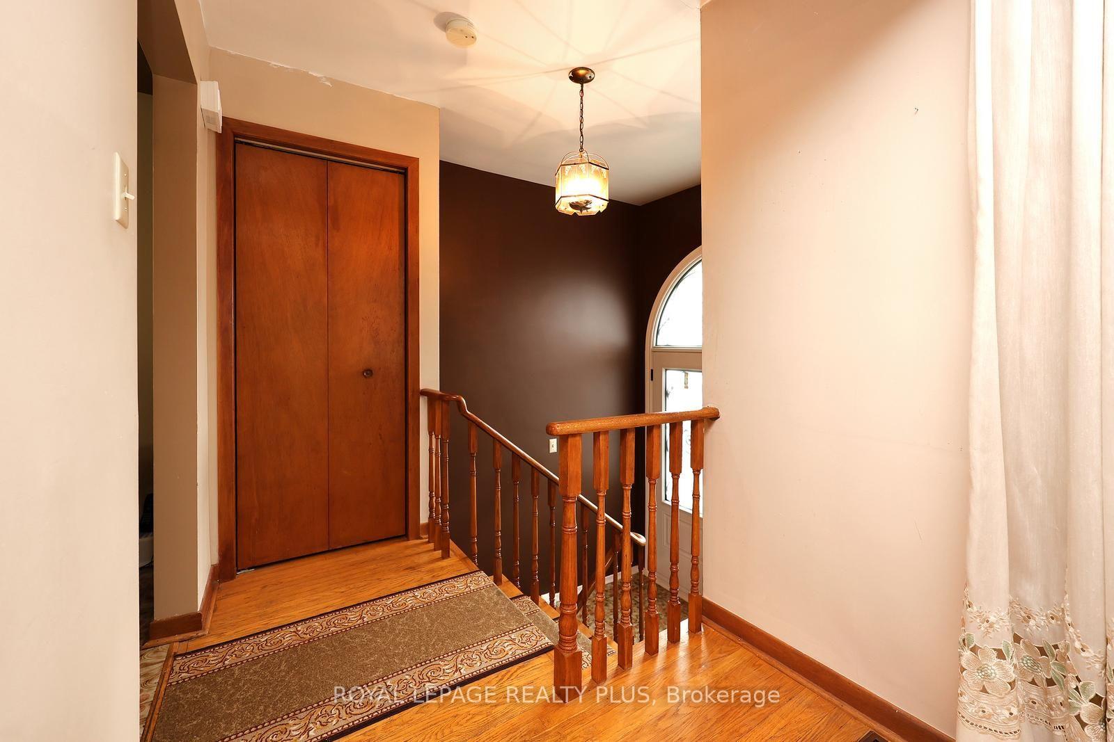 Photo 10 of 4180 Dursley Crescent, Mississauga, Rathwood — HOMEH