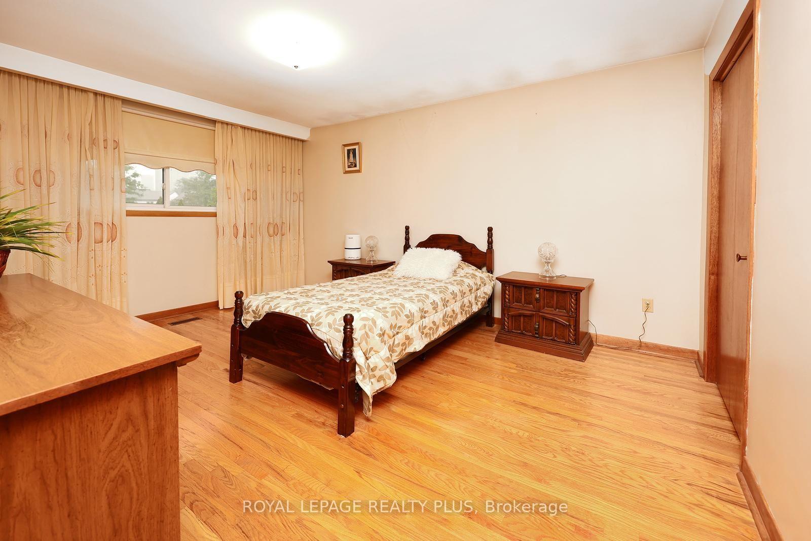 Photo 22 of 4180 Dursley Crescent, Mississauga, Rathwood — HOMEH