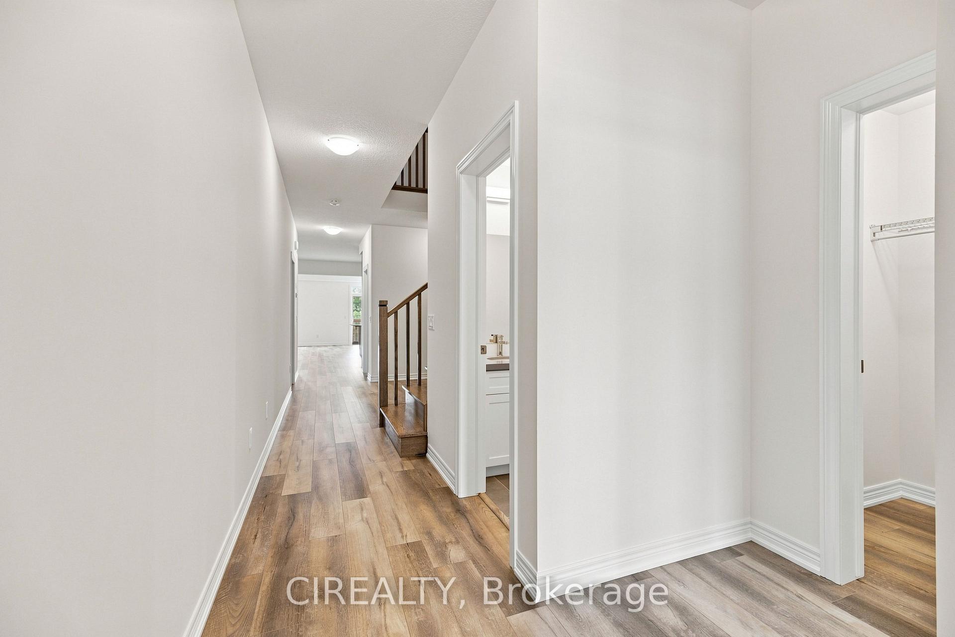 Photo 3 of 84 Valley Trail Place, Hamilton, Waterdown — HOMEH