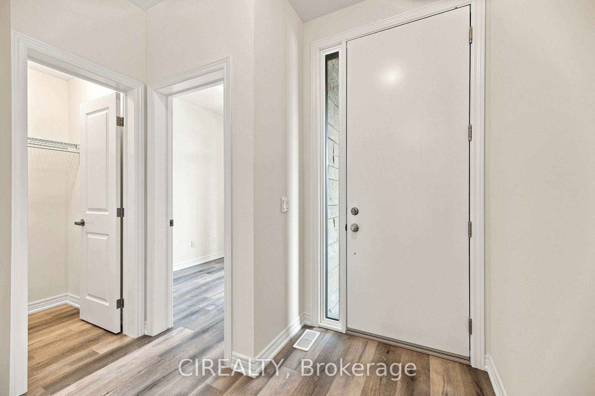 Photo 4 of 84 Valley Trail Place, Hamilton, Waterdown — HOMEH