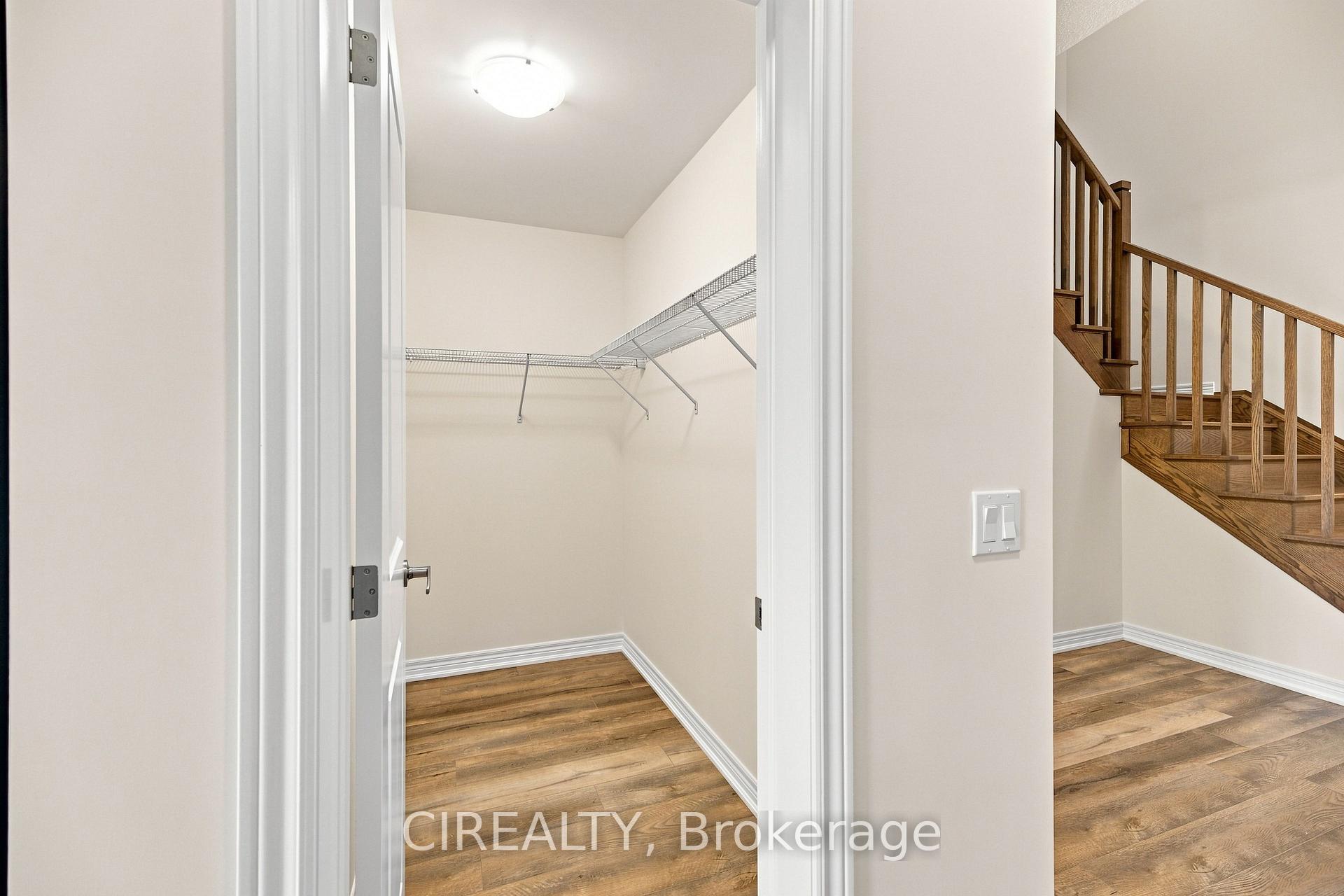 Photo 8 of 84 Valley Trail Place, Hamilton, Waterdown — HOMEH