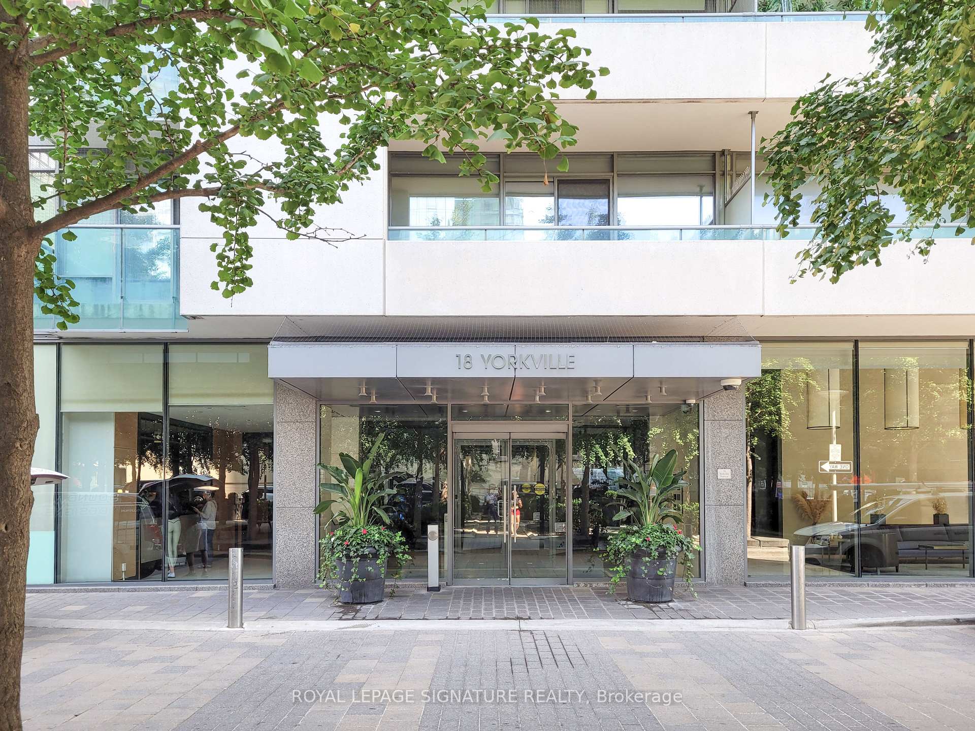 Front of Unit 2205, 18 Yorkville Avenue