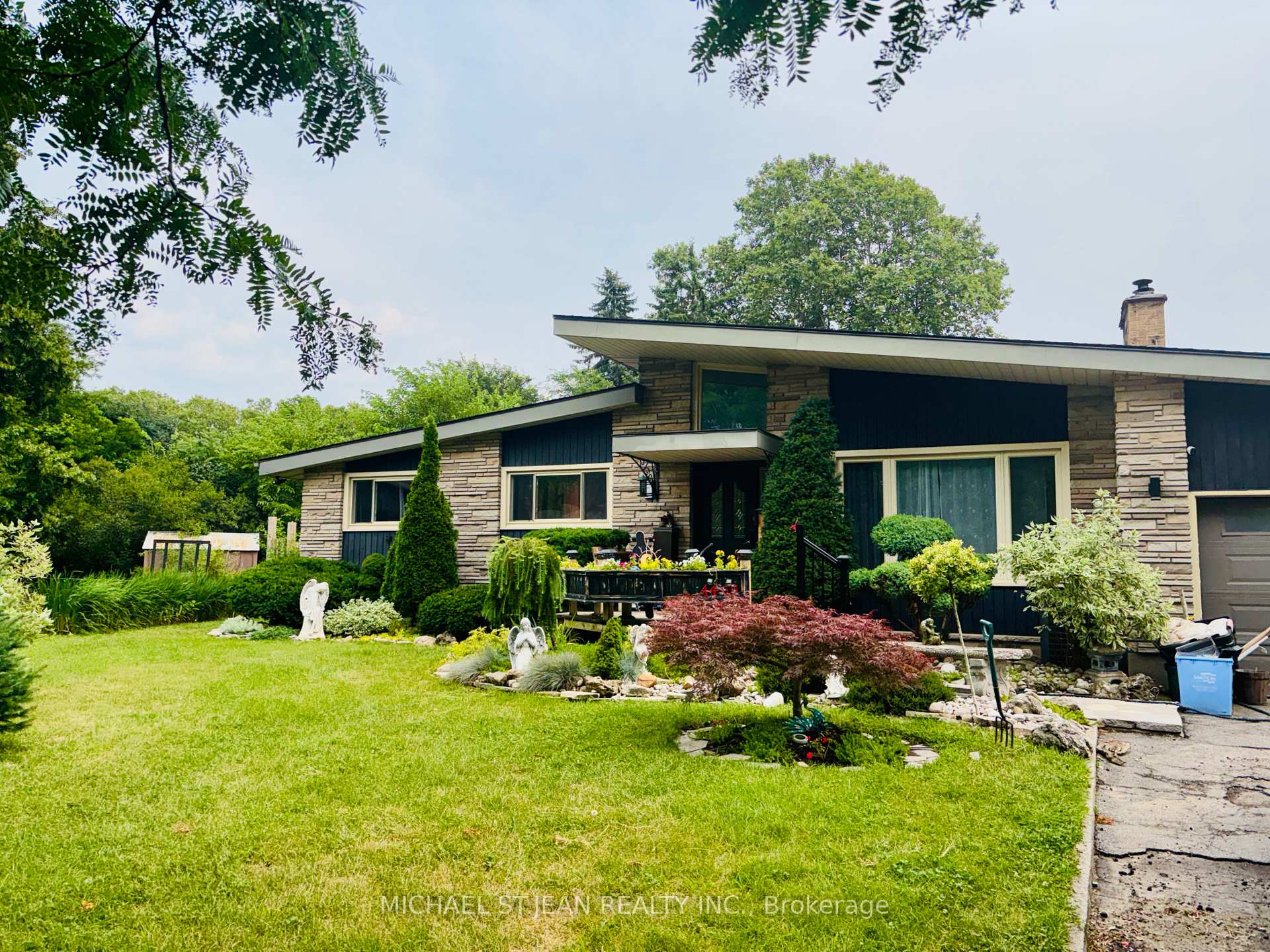 Photo 1 of 4400 Petrie Court, Niagara Falls, Morrison — HOMEH