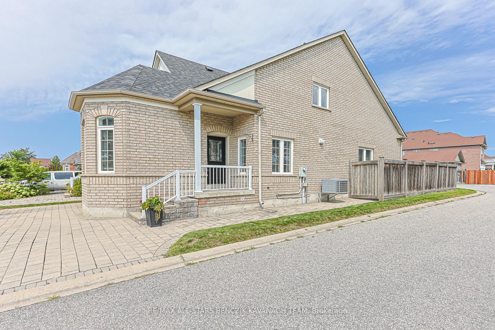 Photo 3 of 57 Outlook Terrace Drive, Markham, Greensborough — HOMEH