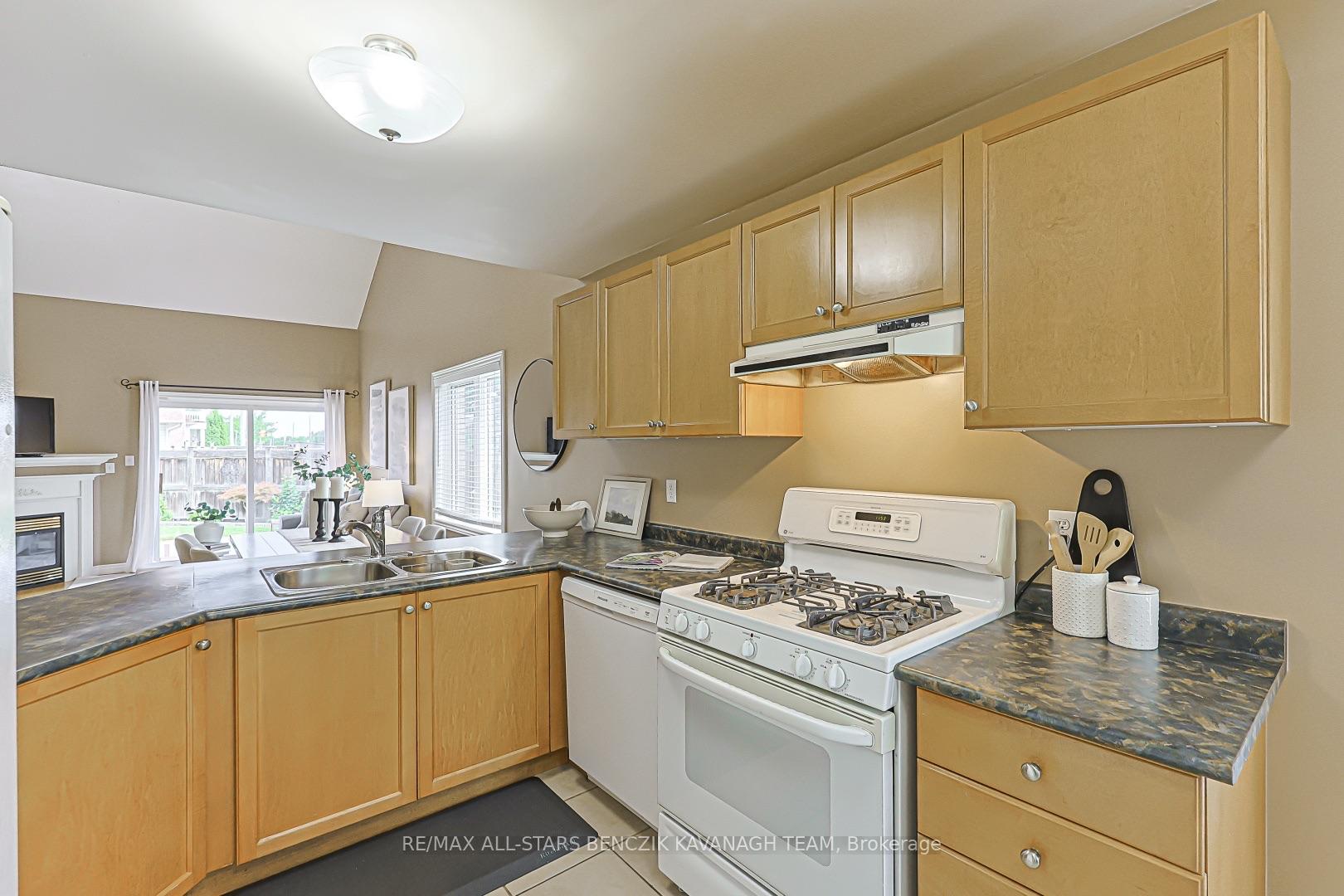 Photo 11 of 57 Outlook Terrace Drive, Markham, Greensborough — HOMEH