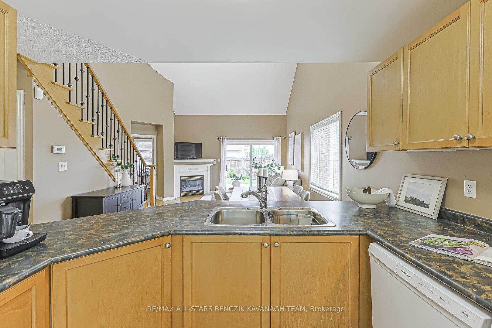 Photo 12 of 57 Outlook Terrace Drive, Markham, Greensborough — HOMEH