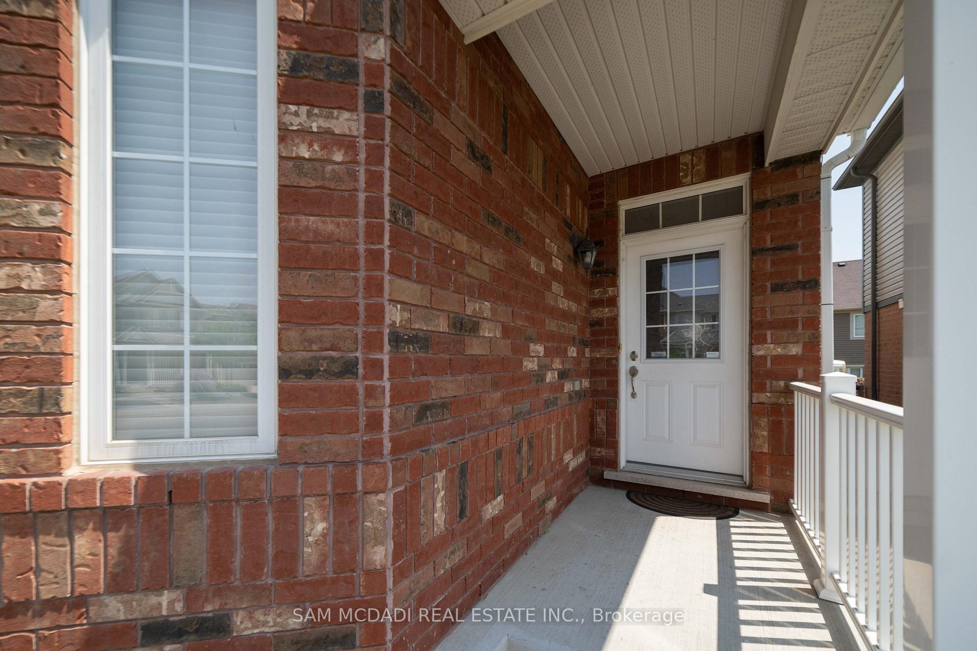 Photo 3 of 322 Baldwin Drive, Cambridge, Silver Heights — HOMEH
