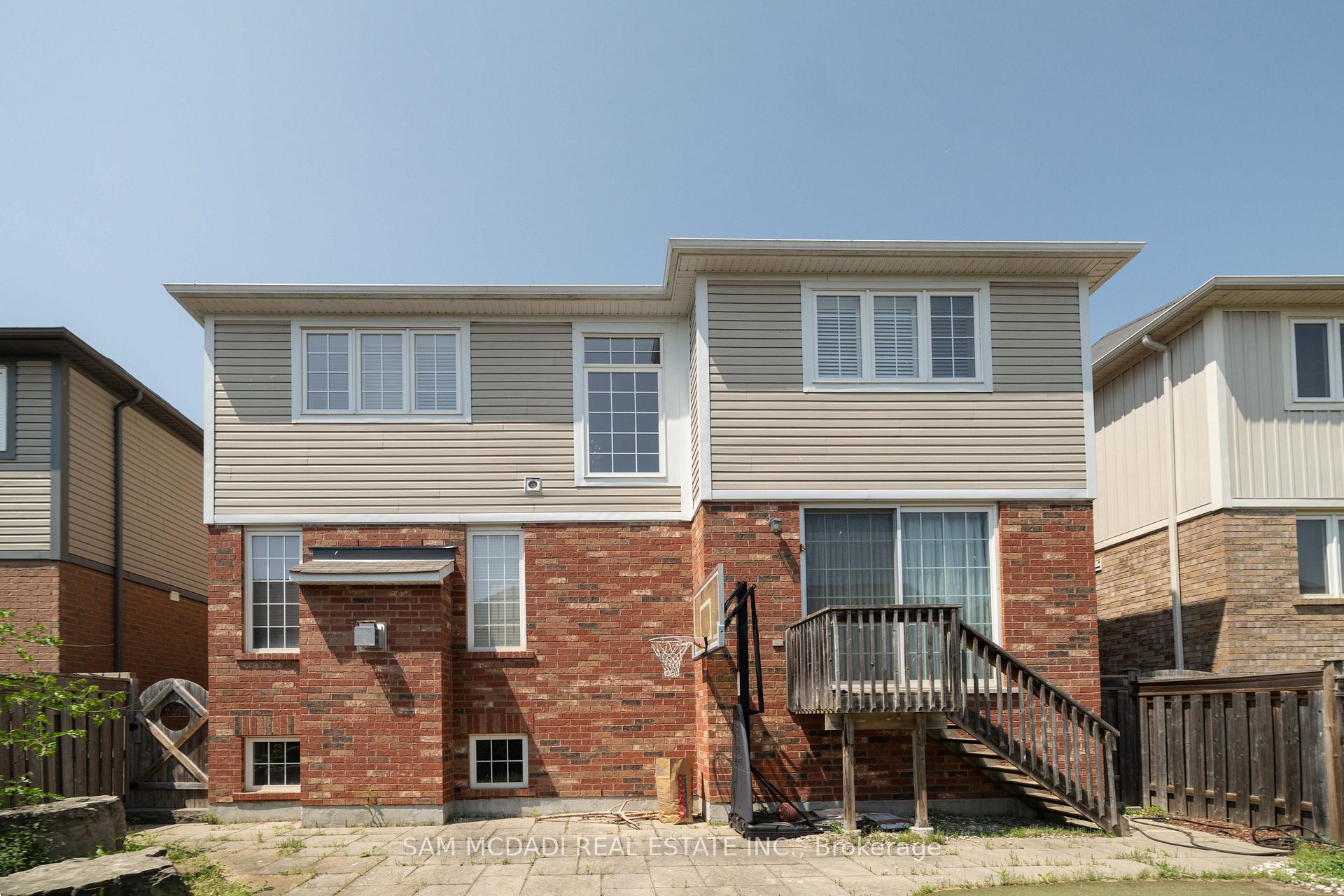 Photo 4 of 322 Baldwin Drive, Cambridge, Silver Heights — HOMEH