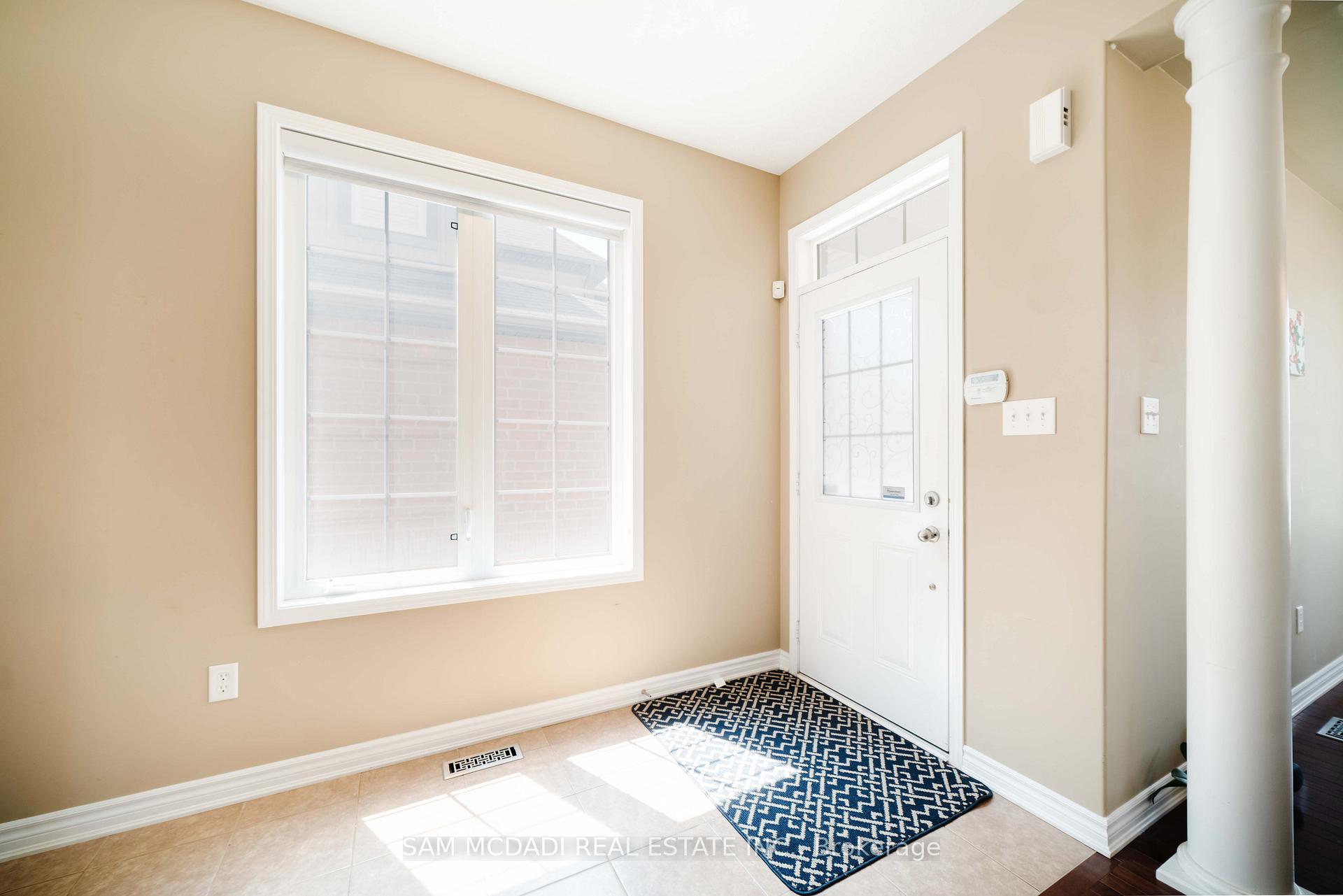 Photo 6 of 322 Baldwin Drive, Cambridge, Silver Heights — HOMEH