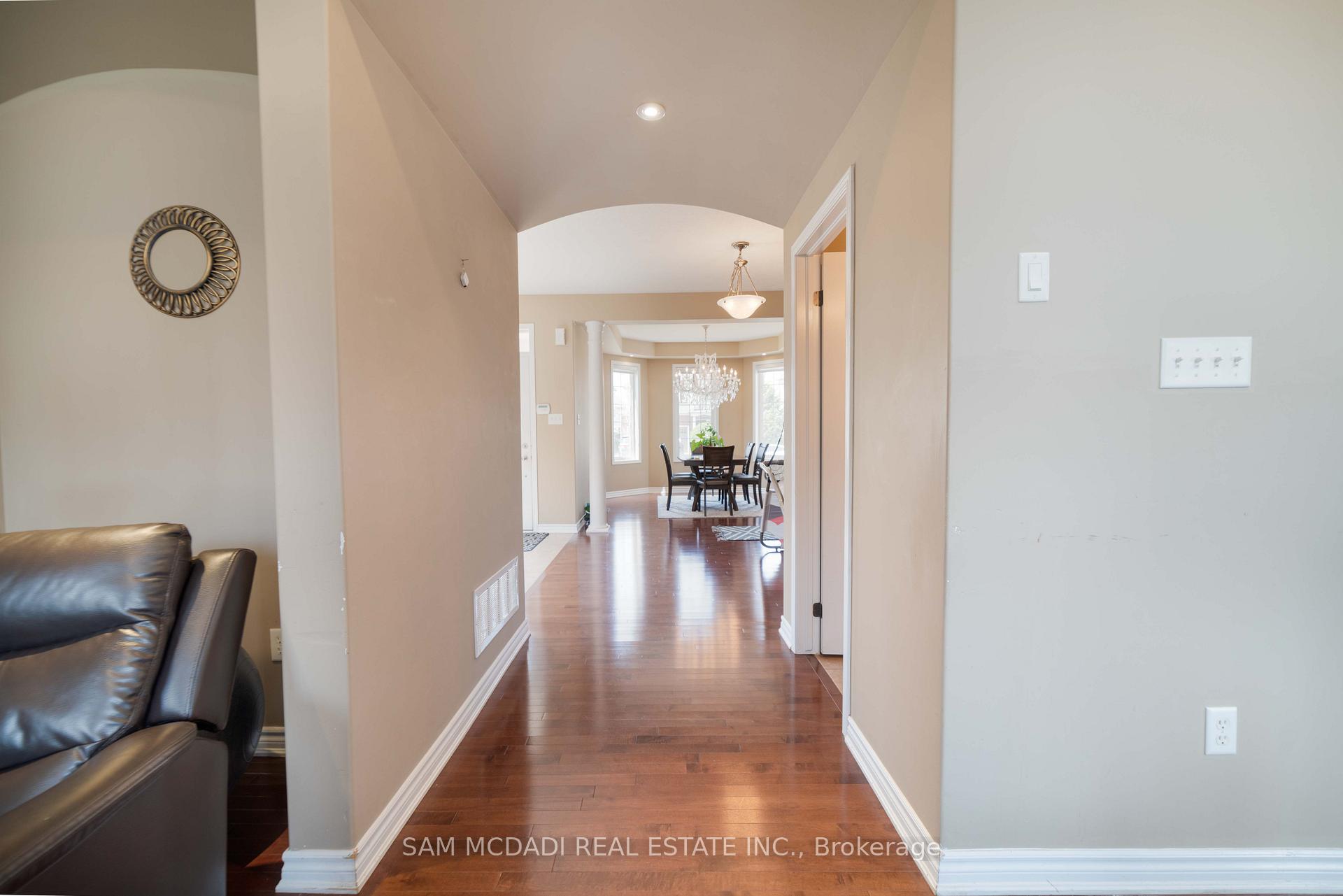 Photo 9 of 322 Baldwin Drive, Cambridge, Silver Heights — HOMEH