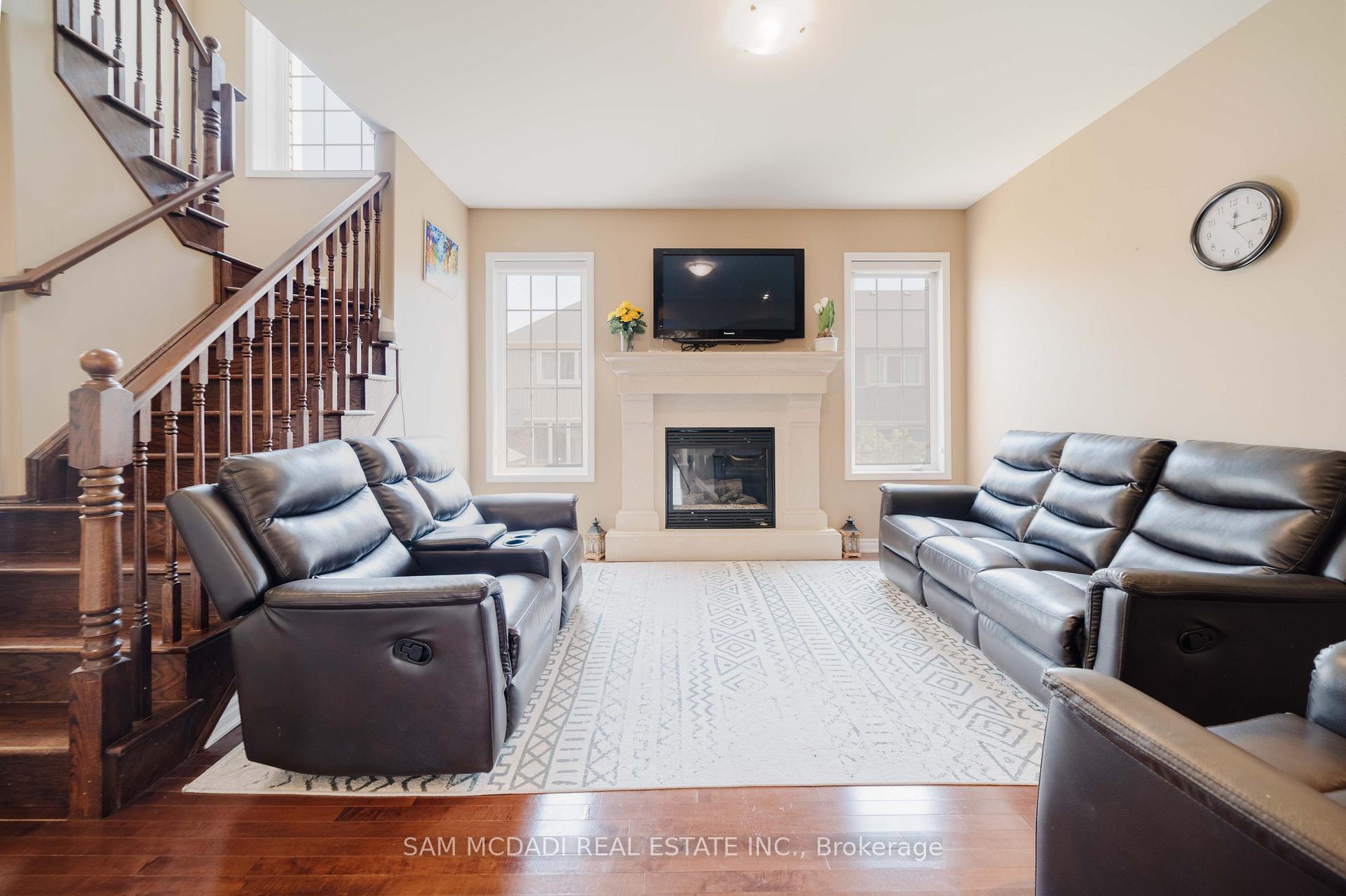 Photo 10 of 322 Baldwin Drive, Cambridge, Silver Heights — HOMEH