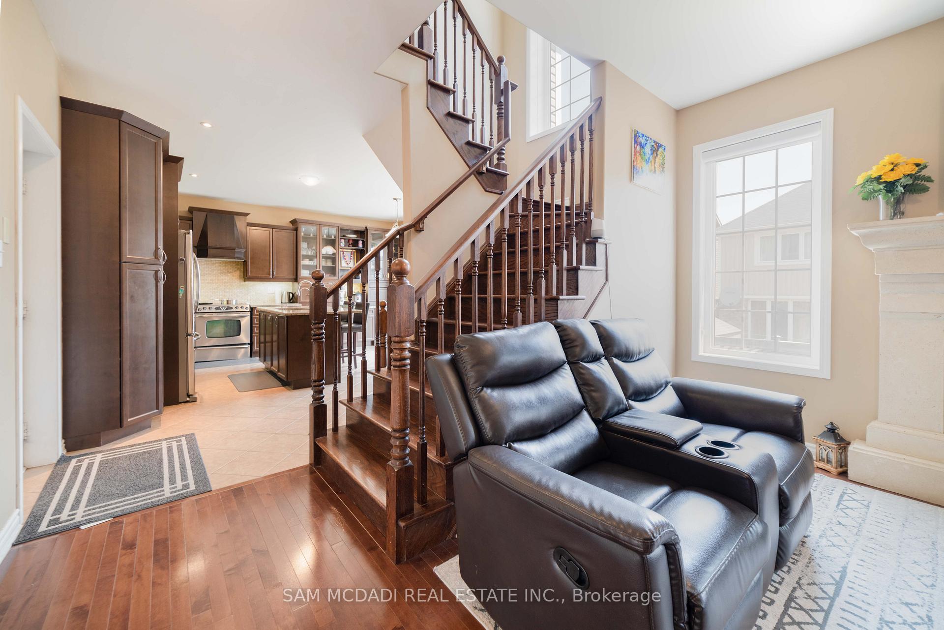 Photo 11 of 322 Baldwin Drive, Cambridge, Silver Heights — HOMEH