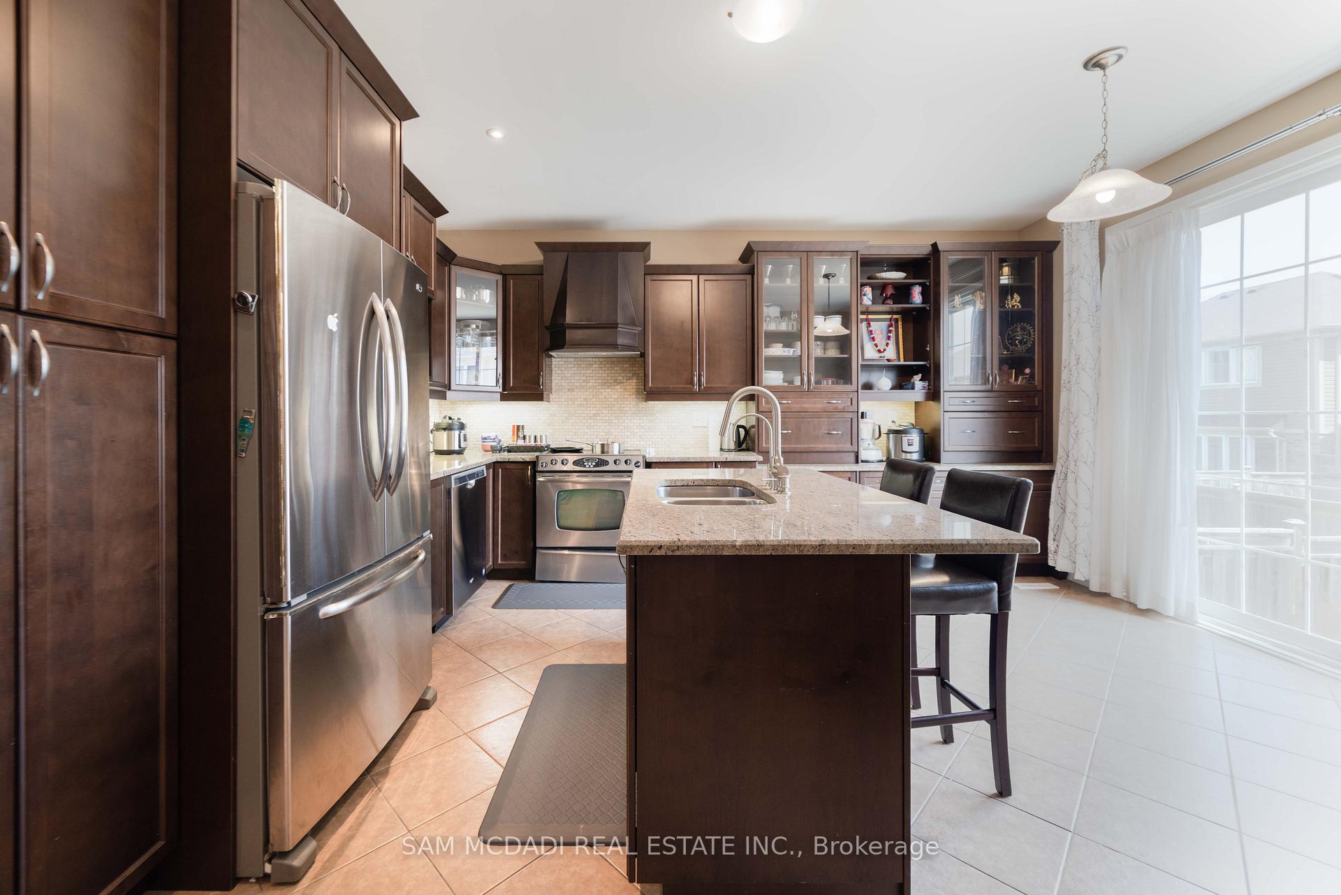 Photo 12 of 322 Baldwin Drive, Cambridge, Silver Heights — HOMEH