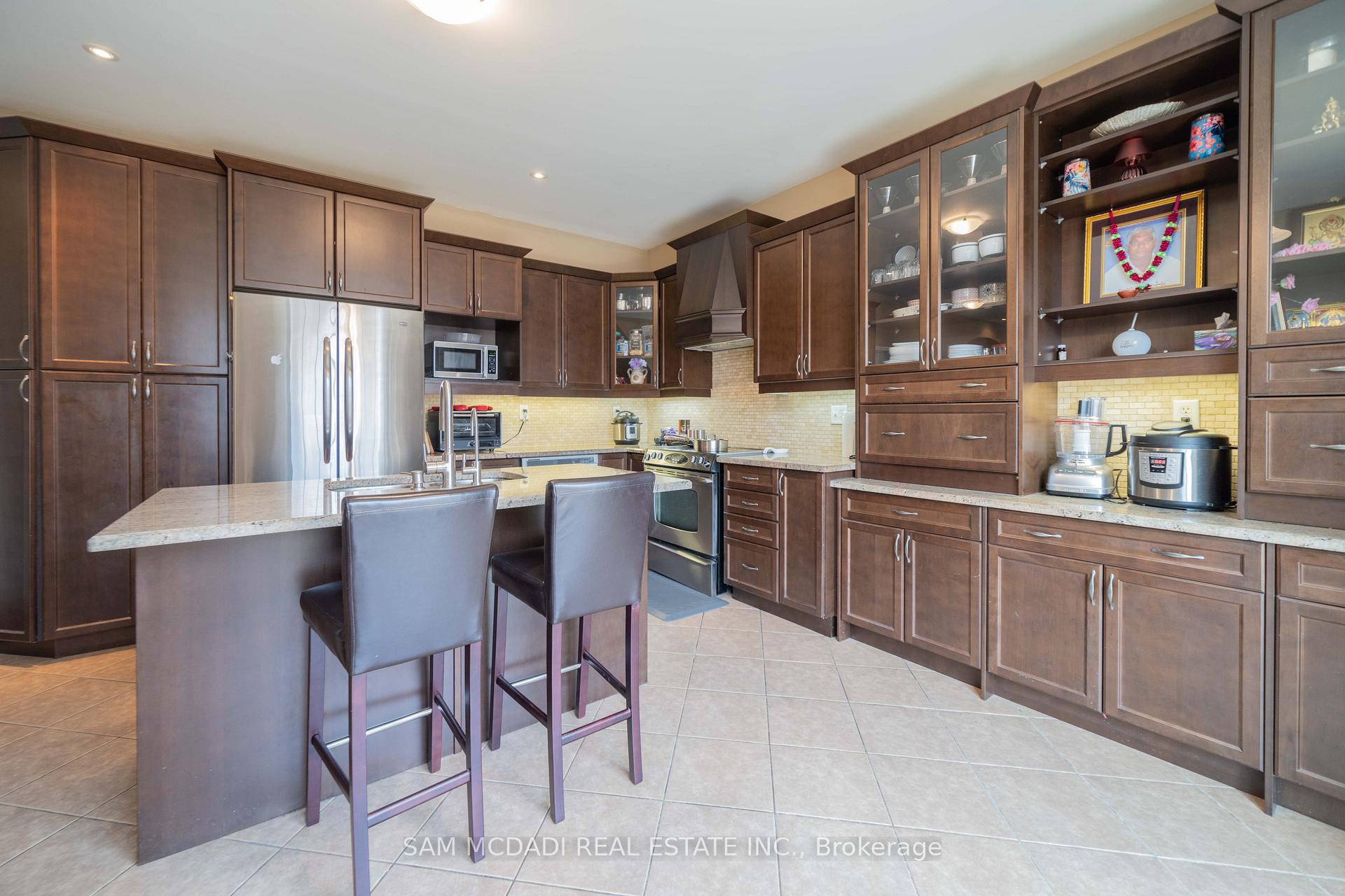 Photo 13 of 322 Baldwin Drive, Cambridge, Silver Heights — HOMEH