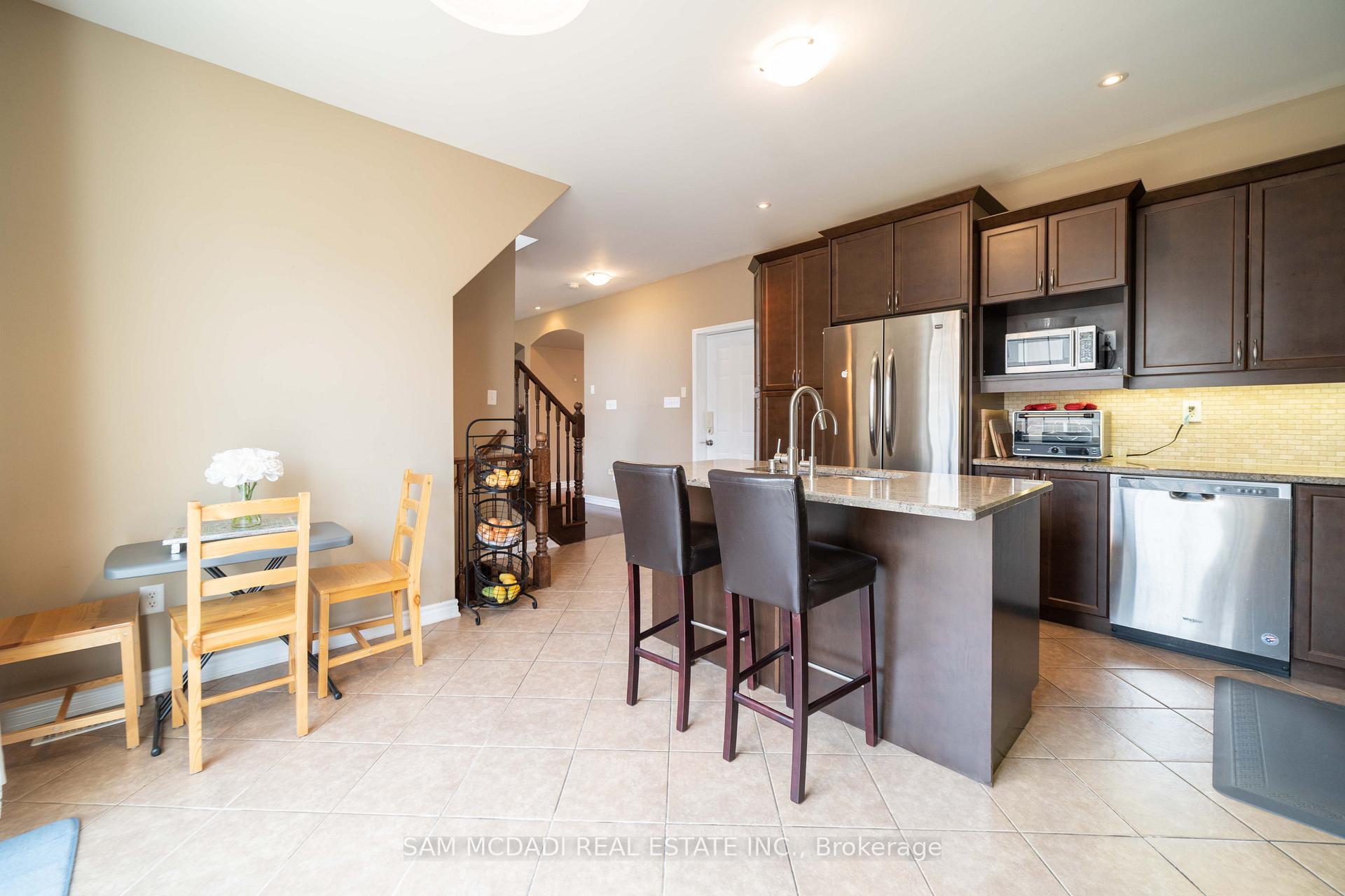 Photo 14 of 322 Baldwin Drive, Cambridge, Silver Heights — HOMEH