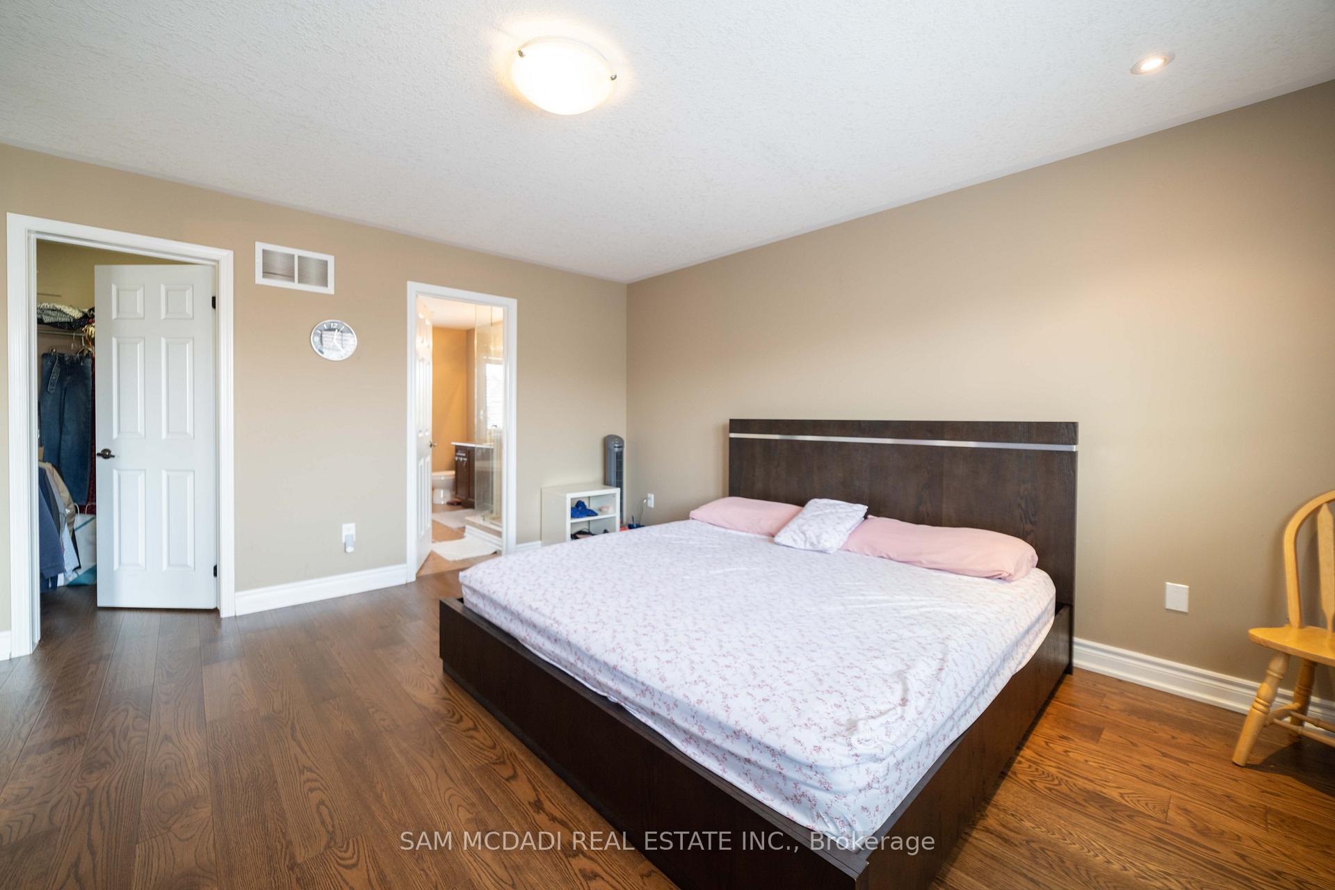 Photo 18 of 322 Baldwin Drive, Cambridge, Silver Heights — HOMEH