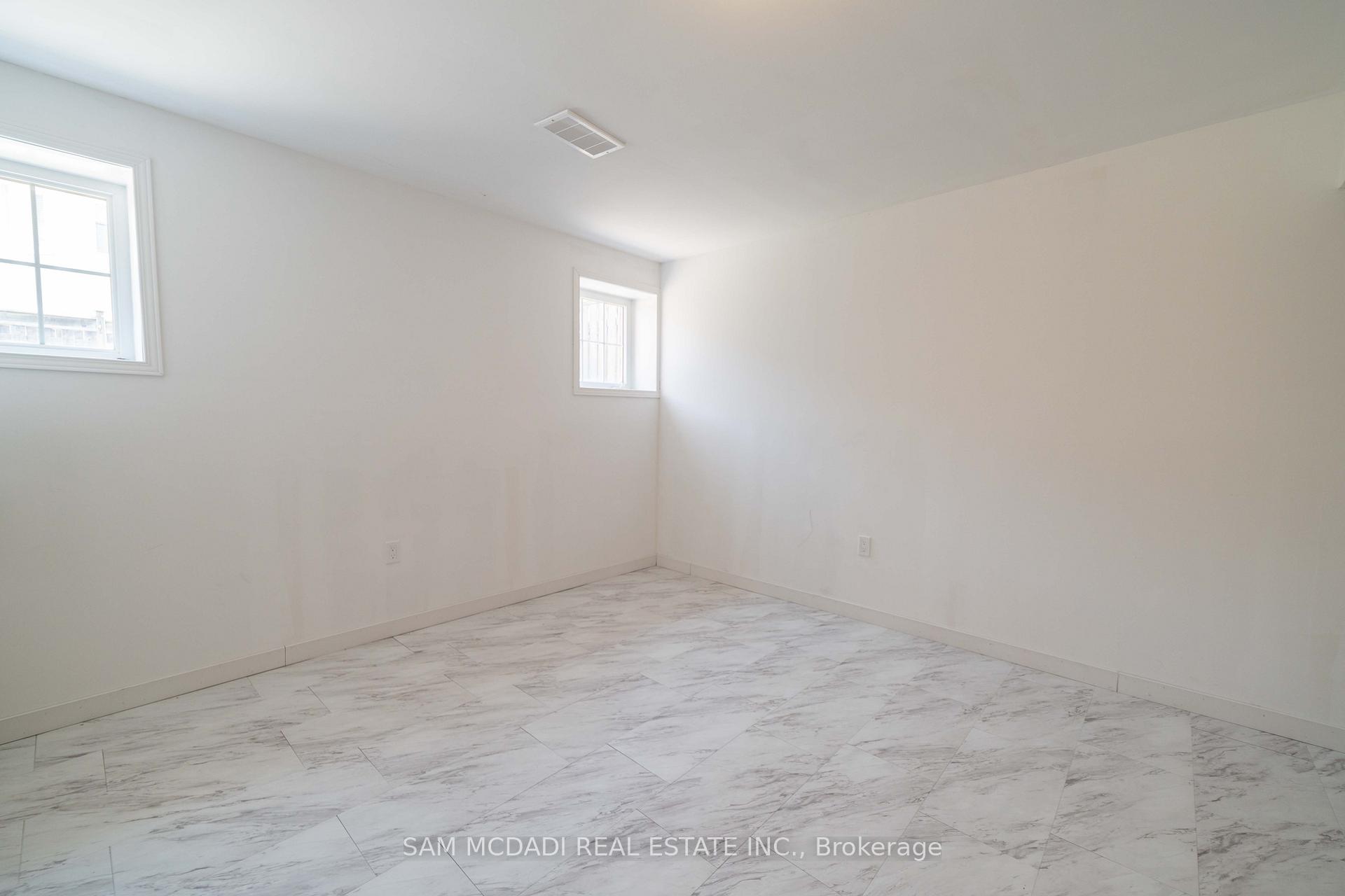 Photo 31 of 322 Baldwin Drive, Cambridge, Silver Heights — HOMEH