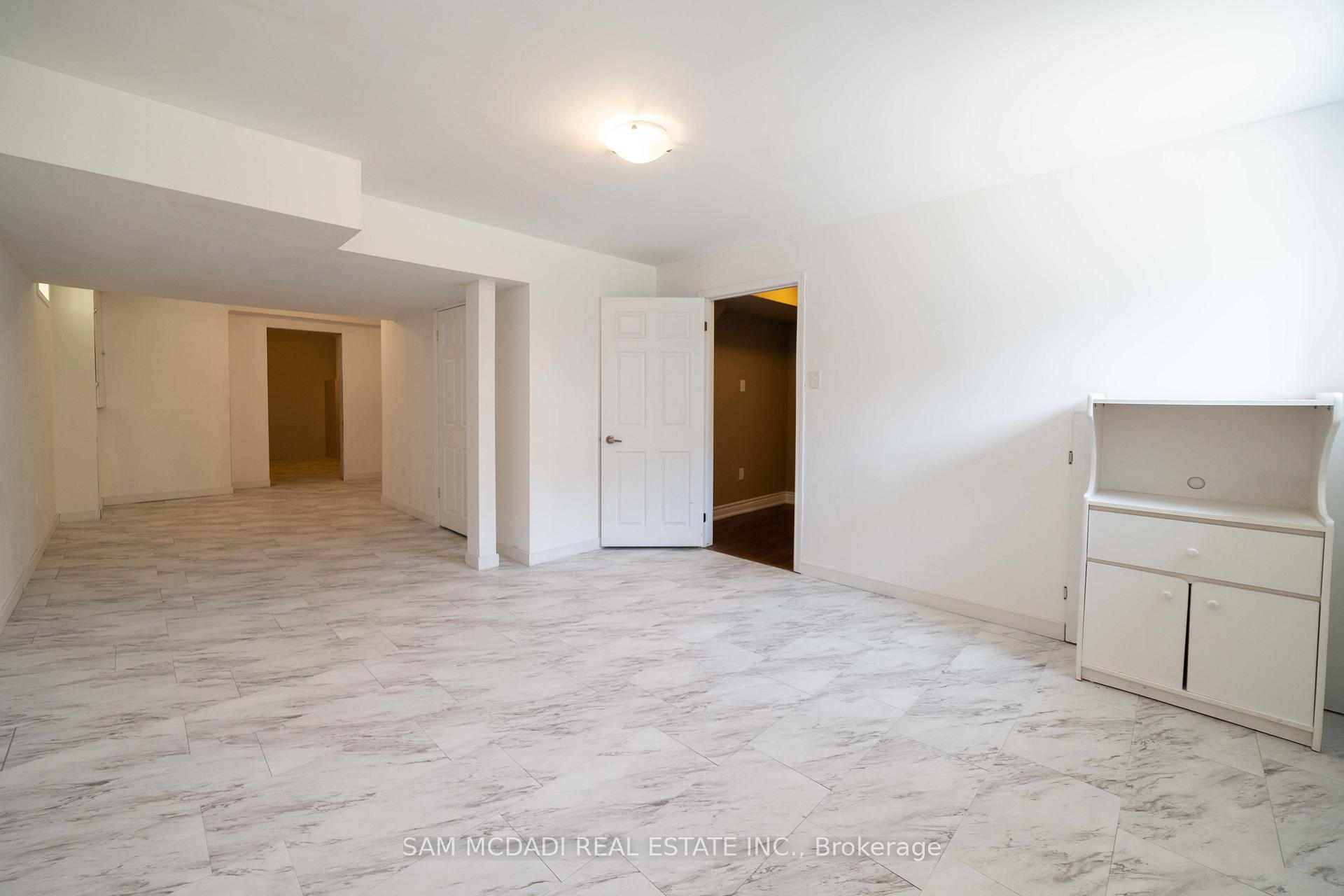 Photo 32 of 322 Baldwin Drive, Cambridge, Silver Heights — HOMEH