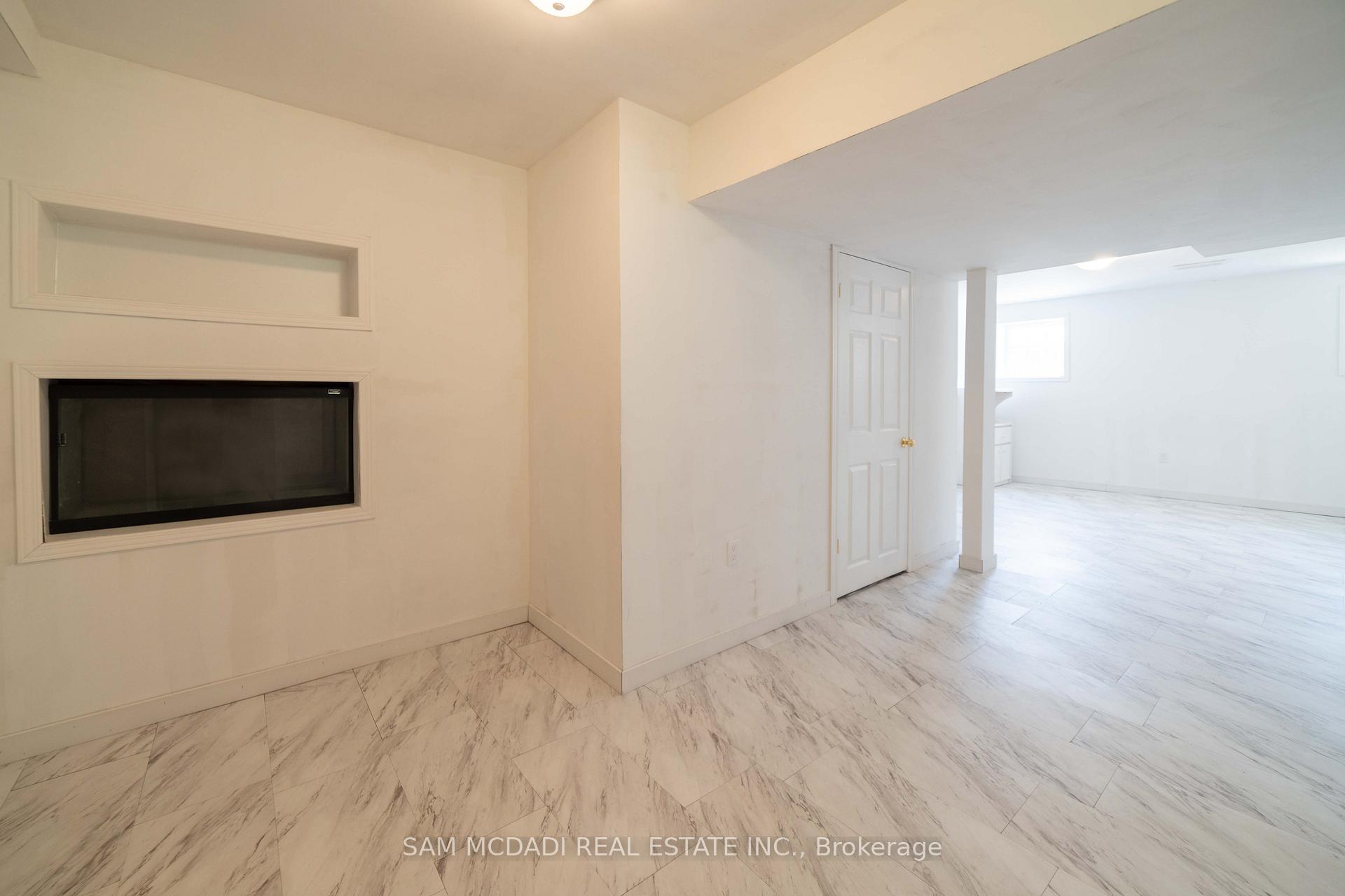 Photo 33 of 322 Baldwin Drive, Cambridge, Silver Heights — HOMEH