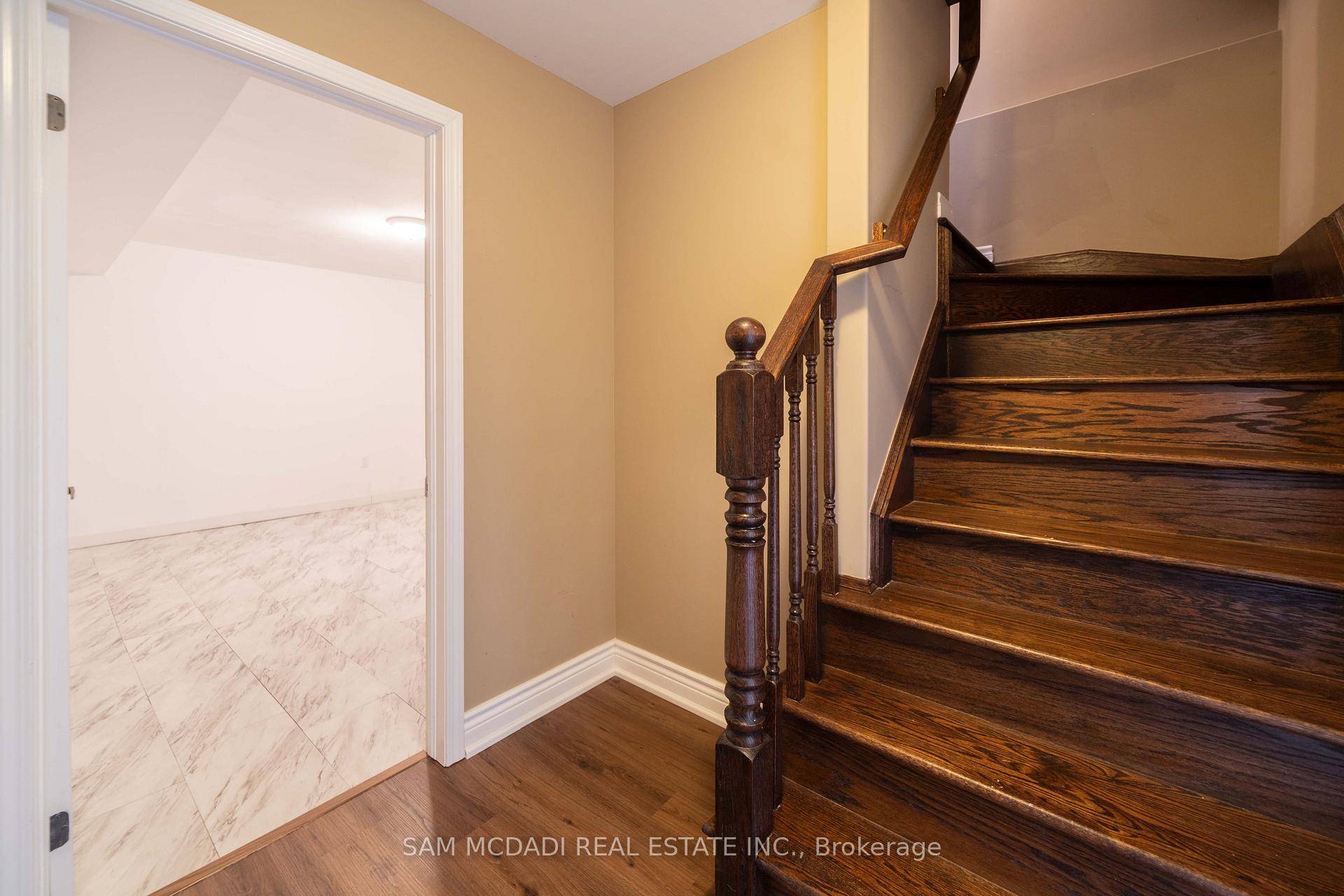Photo 34 of 322 Baldwin Drive, Cambridge, Silver Heights — HOMEH