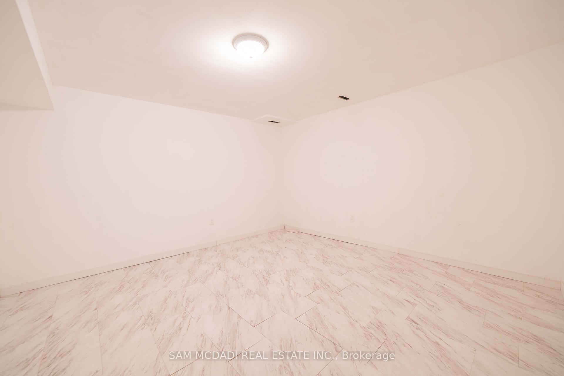 Photo 35 of 322 Baldwin Drive, Cambridge, Silver Heights — HOMEH