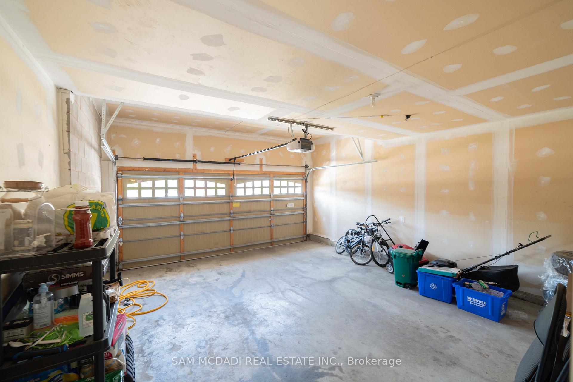 Photo 36 of 322 Baldwin Drive, Cambridge, Silver Heights — HOMEH