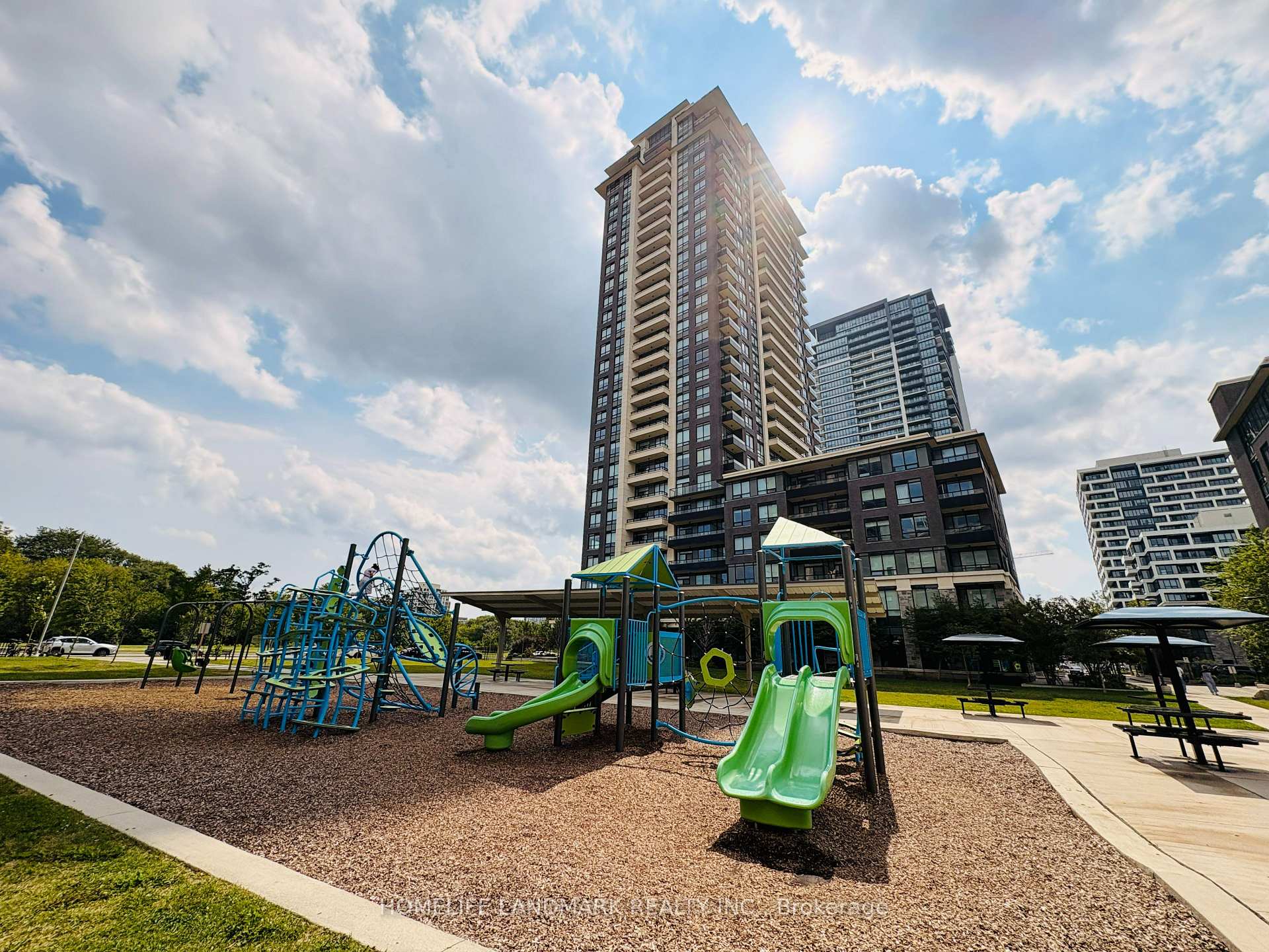 Photo 2 of Unit 1102, 15 Water Walk Drive, Markham, Unionville — HOMEH