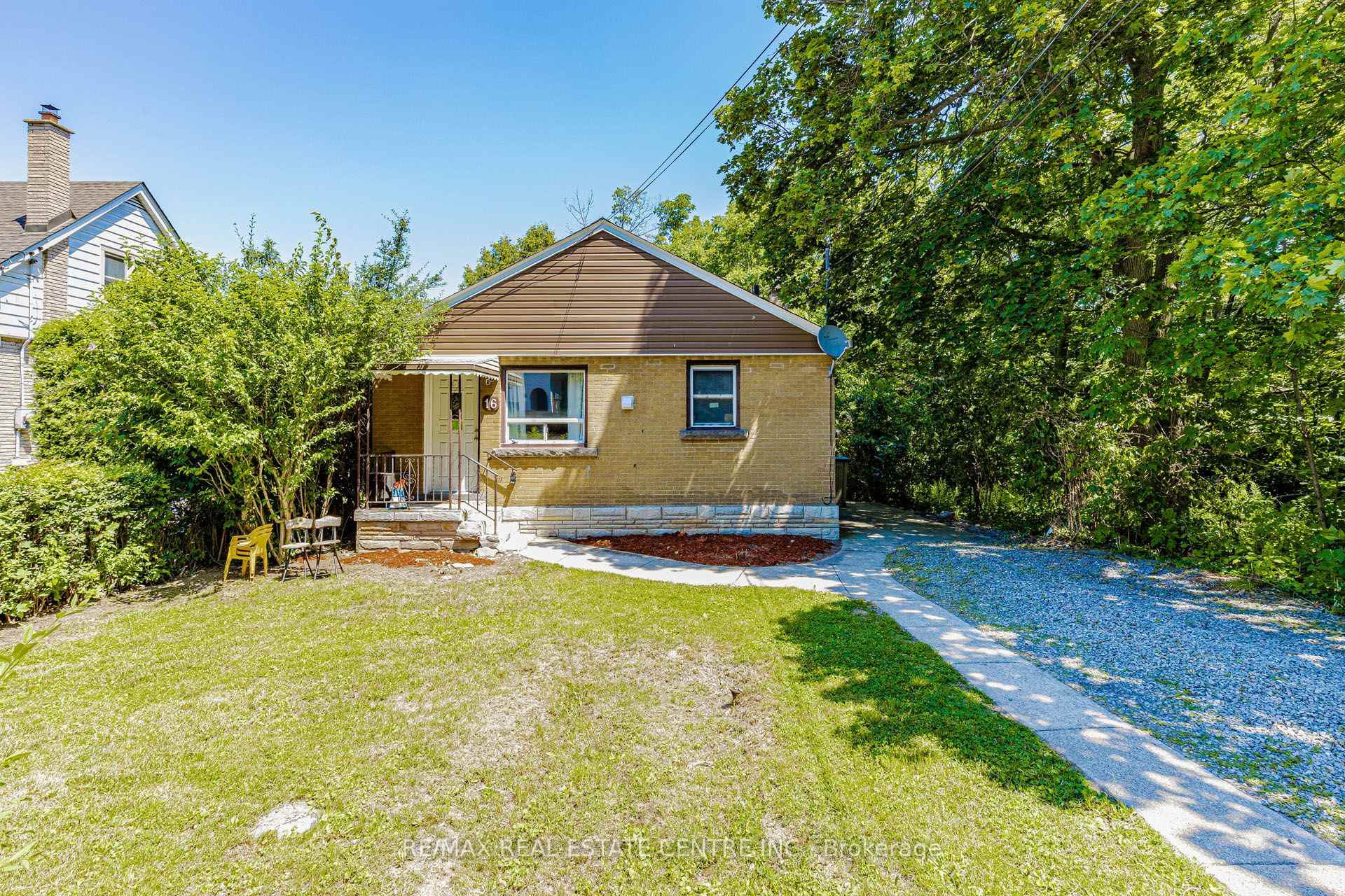 Photo of 16 Ainslie Avenue