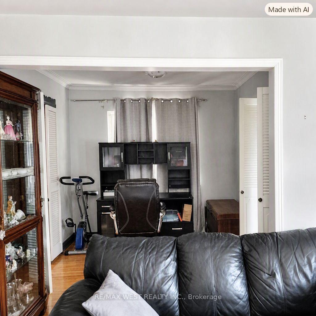 Photo 13 of 65 Ridge Point Crescent, North York, Brookhaven-Amesbury — HOMEH