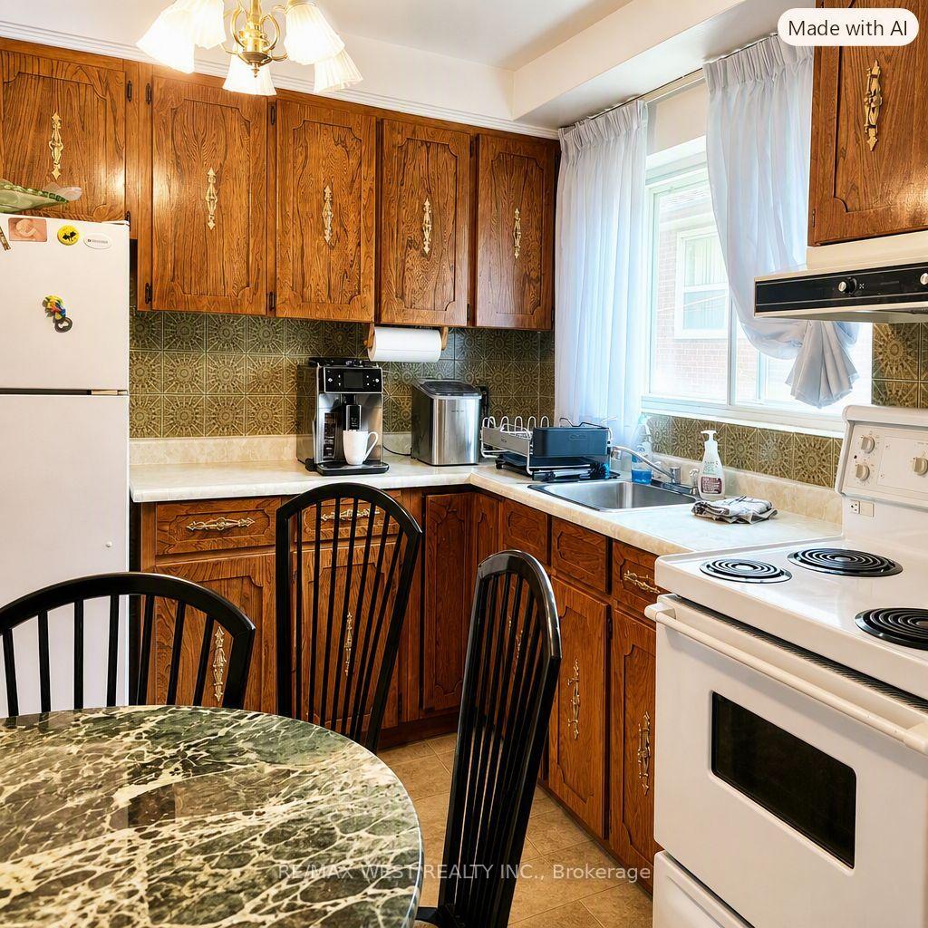 Photo 15 of 65 Ridge Point Crescent, North York, Brookhaven-Amesbury — HOMEH