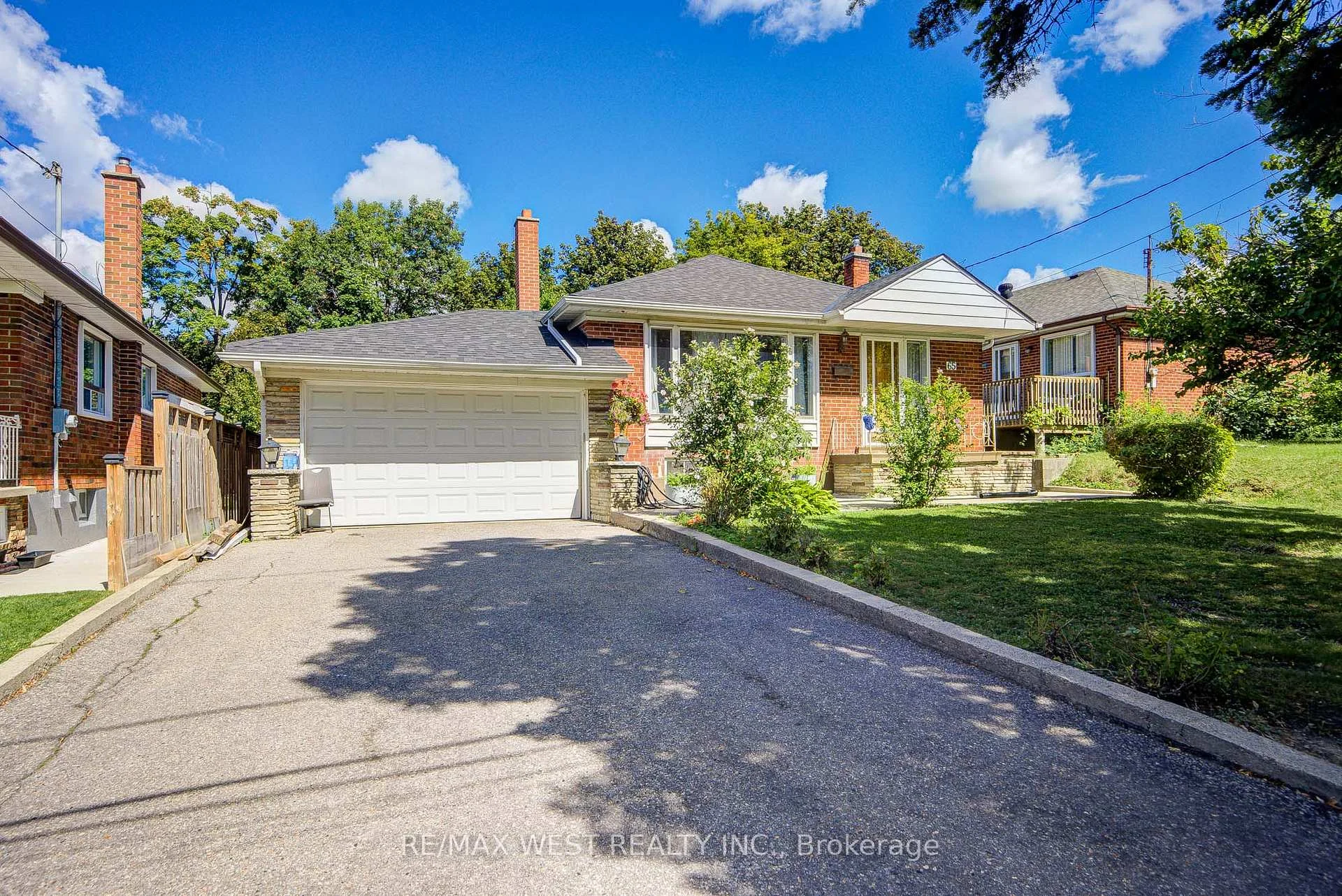 Photo 1 of 65 Ridge Point Crescent, North York, Brookhaven-Amesbury — HOMEH