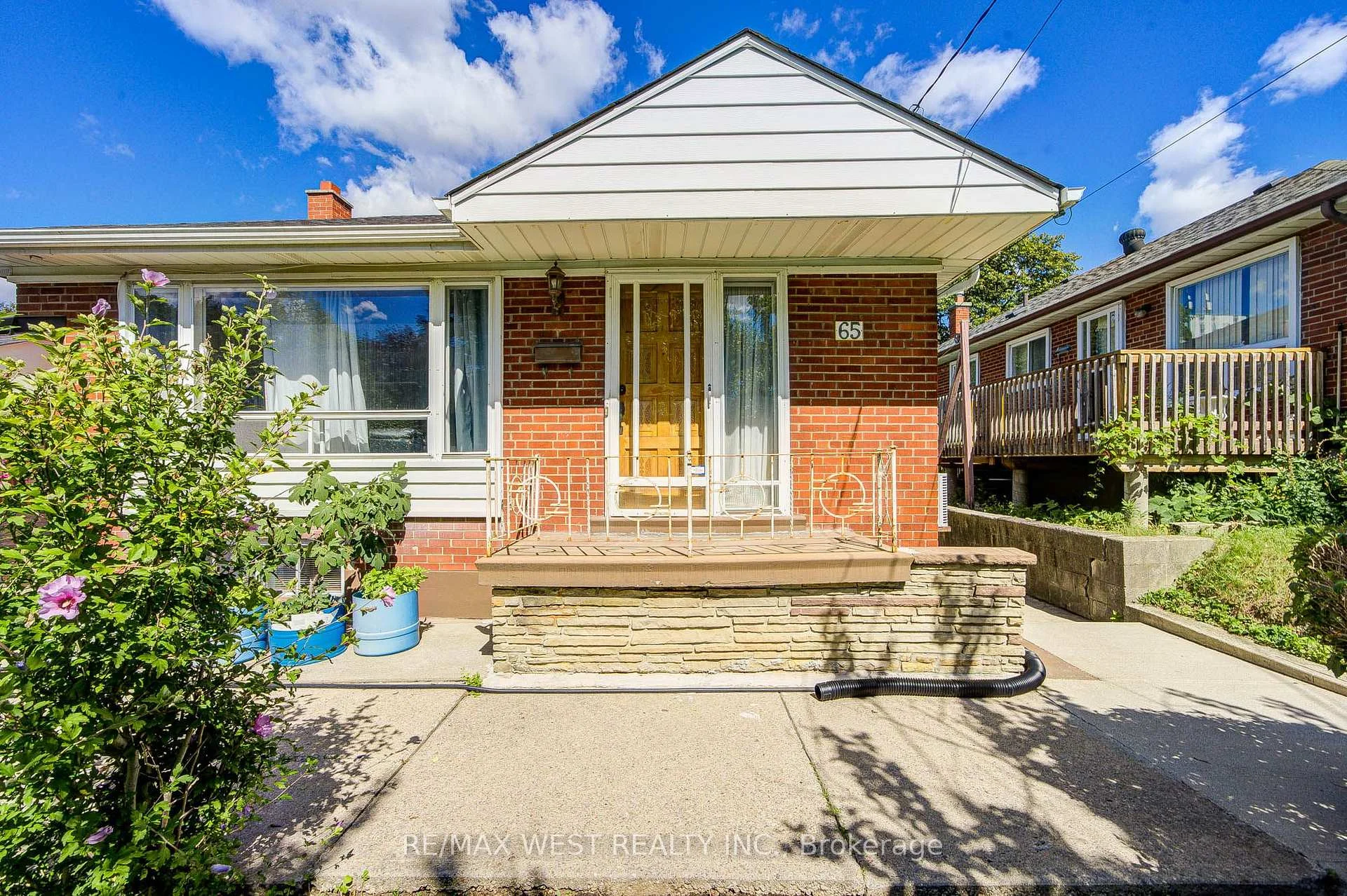 Photo 6 of 65 Ridge Point Crescent, North York, Brookhaven-Amesbury — HOMEH