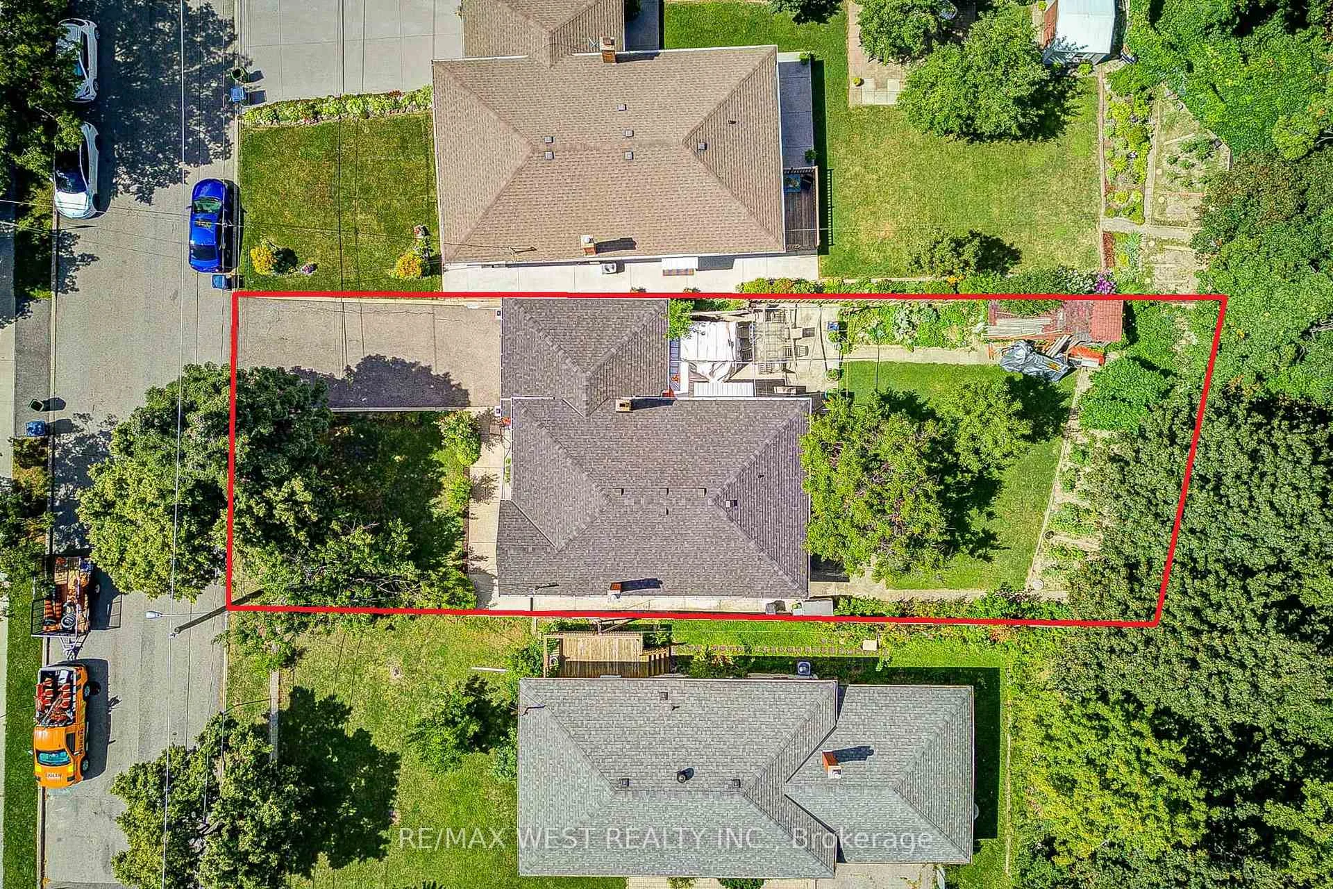 Photo 10 of 65 Ridge Point Crescent, North York, Brookhaven-Amesbury — HOMEH